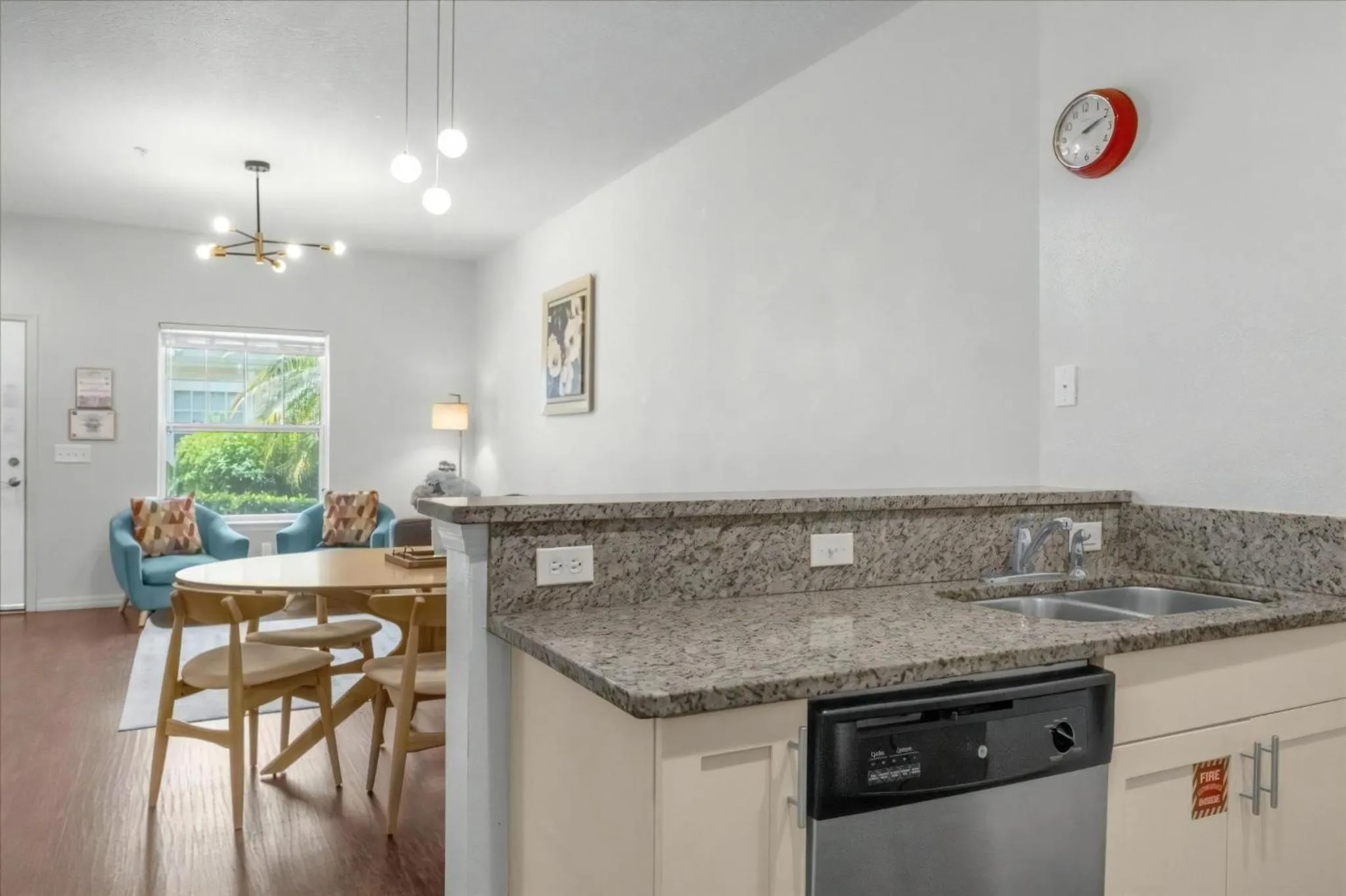 Property building in 3 Bedrooms 2 Bathrooms Lucaya Village 22-103