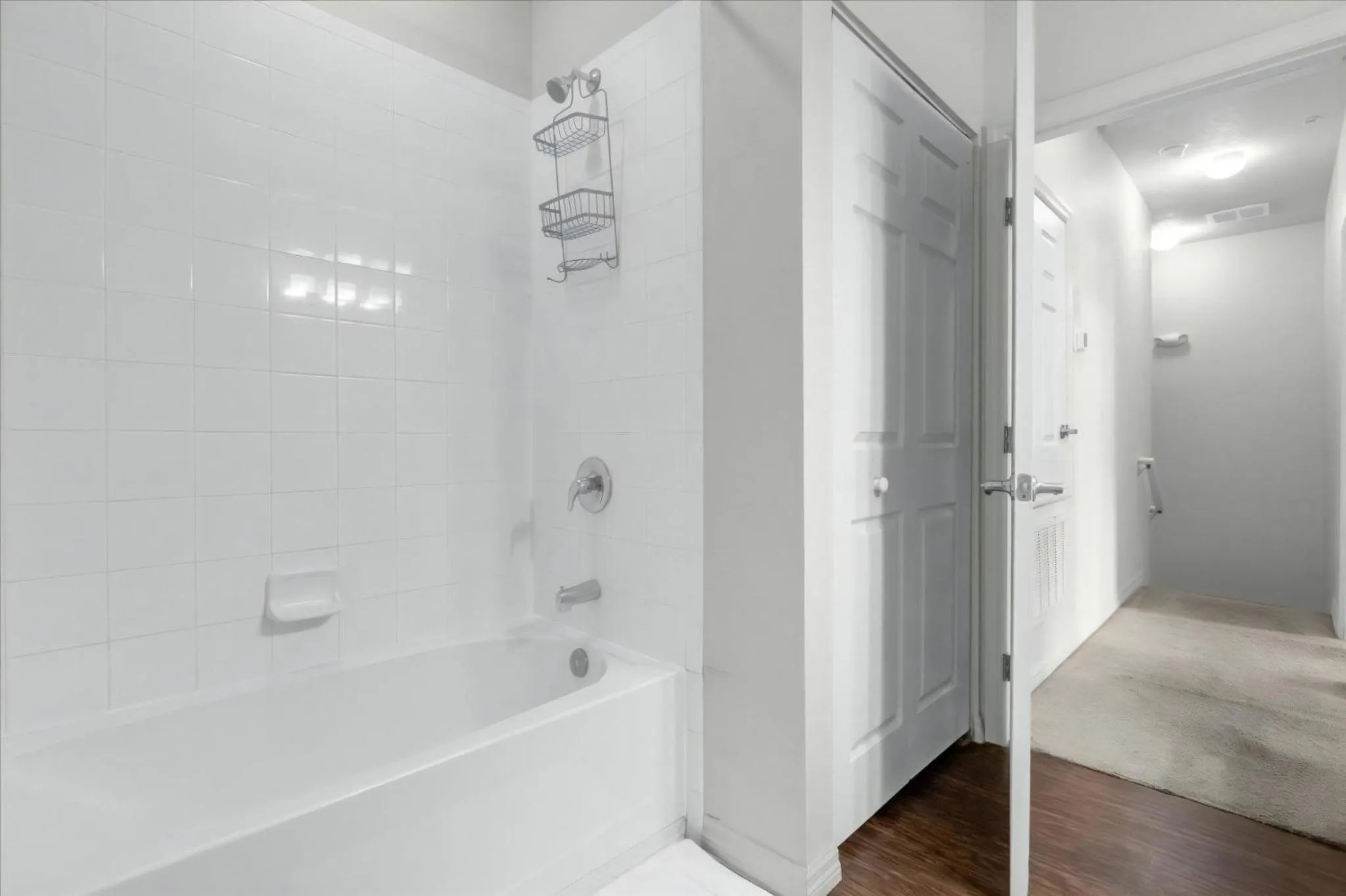 Property building in 3 Bedrooms 2 Bathrooms Lucaya Village 22-103