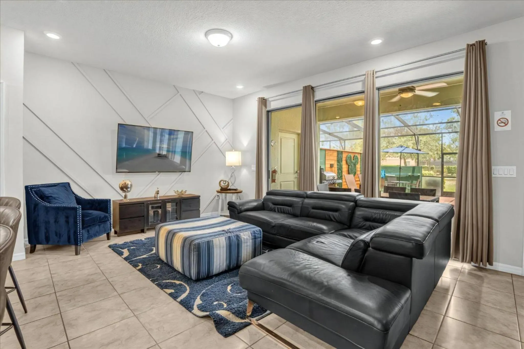 Property building in 5 Bedrooms 4 Bathrooms Solterra 4618 Td