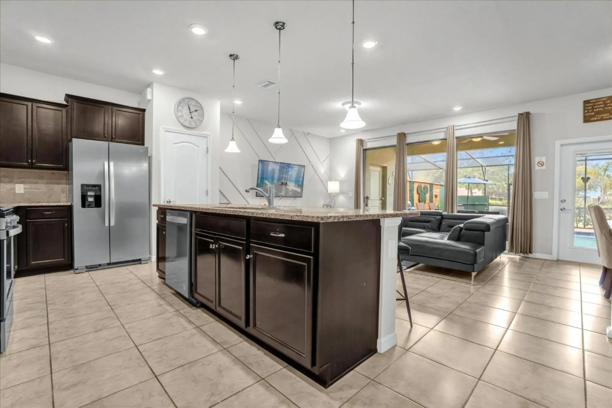 Property building in 5 Bedrooms 4 Bathrooms Solterra 4618 Td