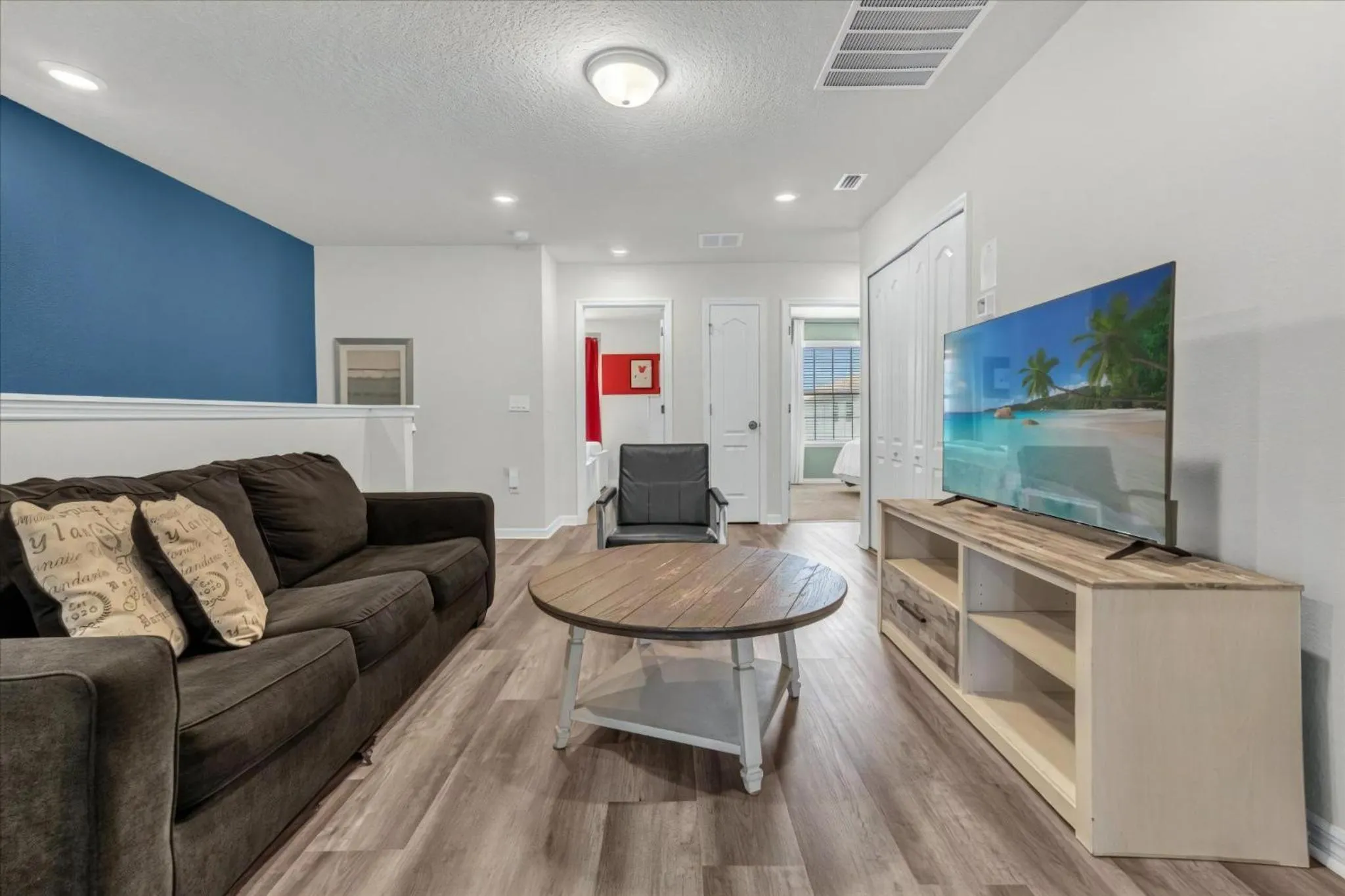 Property building in 5 Bedrooms 4 Bathrooms Solterra 4618 Td