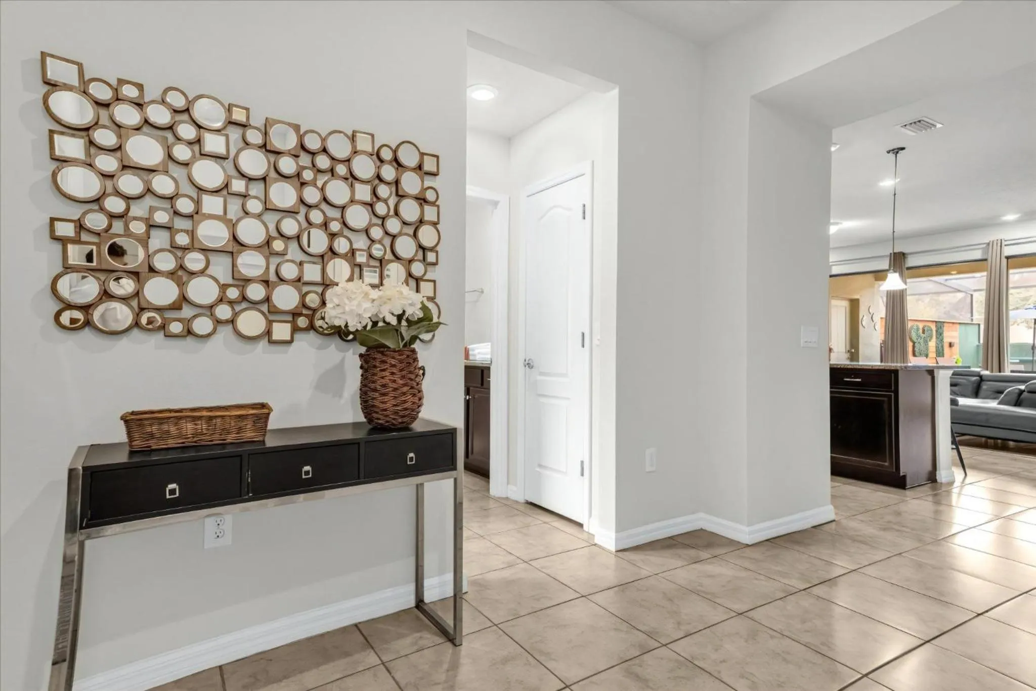 Property building in 5 Bedrooms 4 Bathrooms Solterra 4618 Td