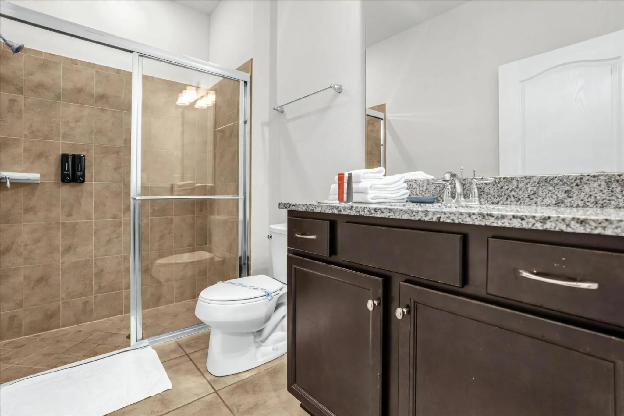 Property building in 5 Bedrooms 4 Bathrooms Solterra 4618 Td