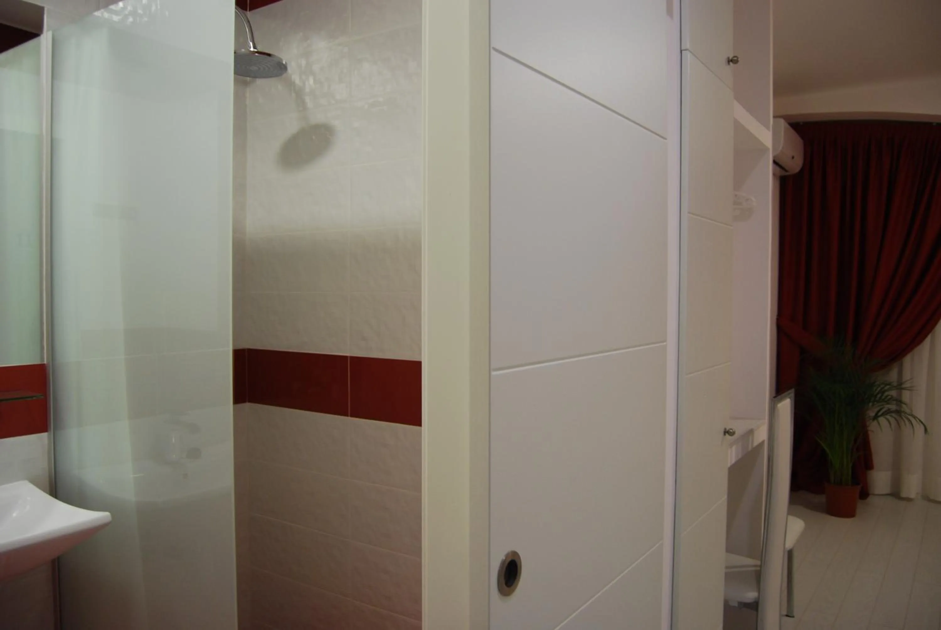 Shower in Hostal PETITE MAMAN