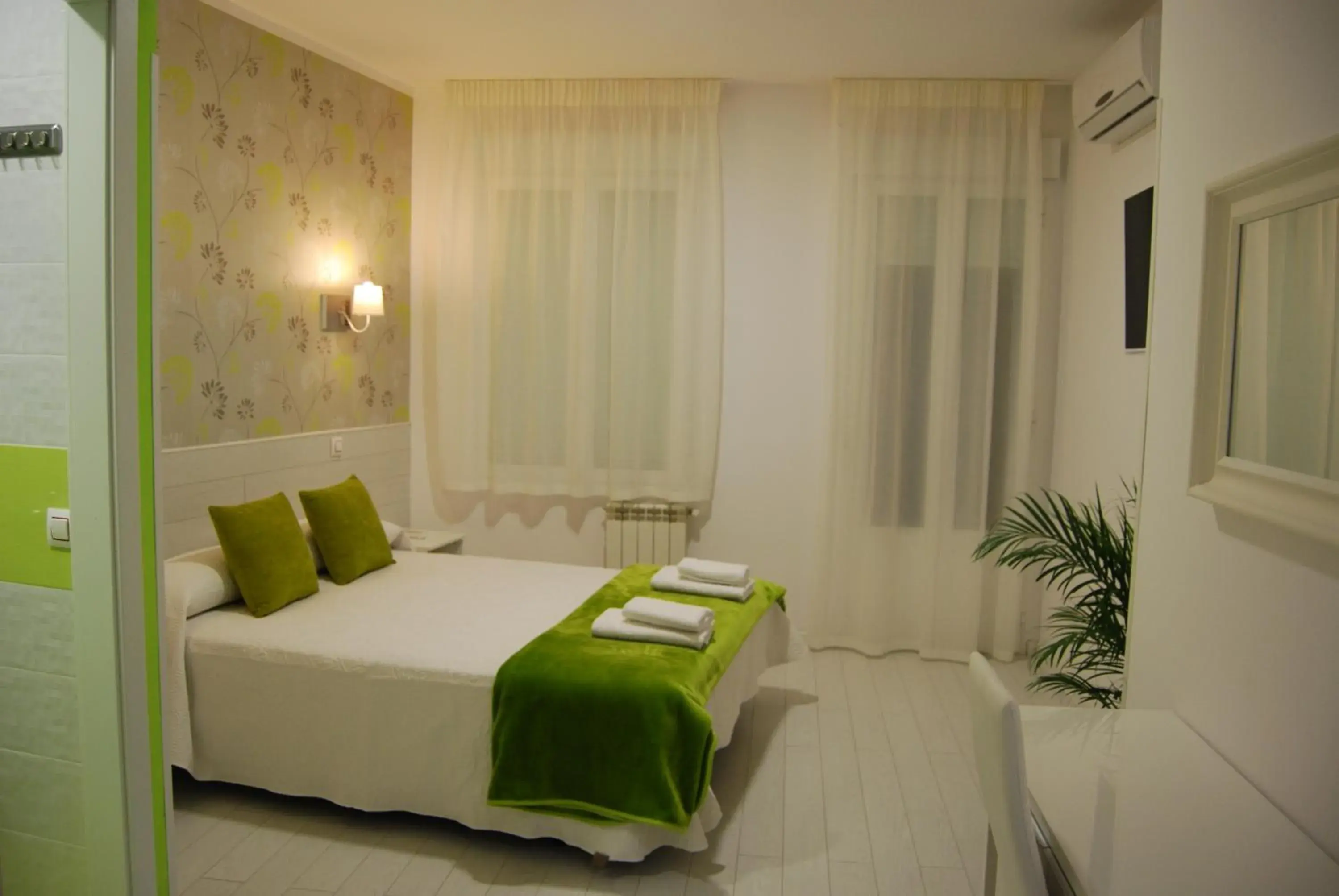 Deluxe Double Room with Terrace in Hostal PETITE MAMAN Deluxe Double Room with Terrace in Hostal PETITE MAMAN