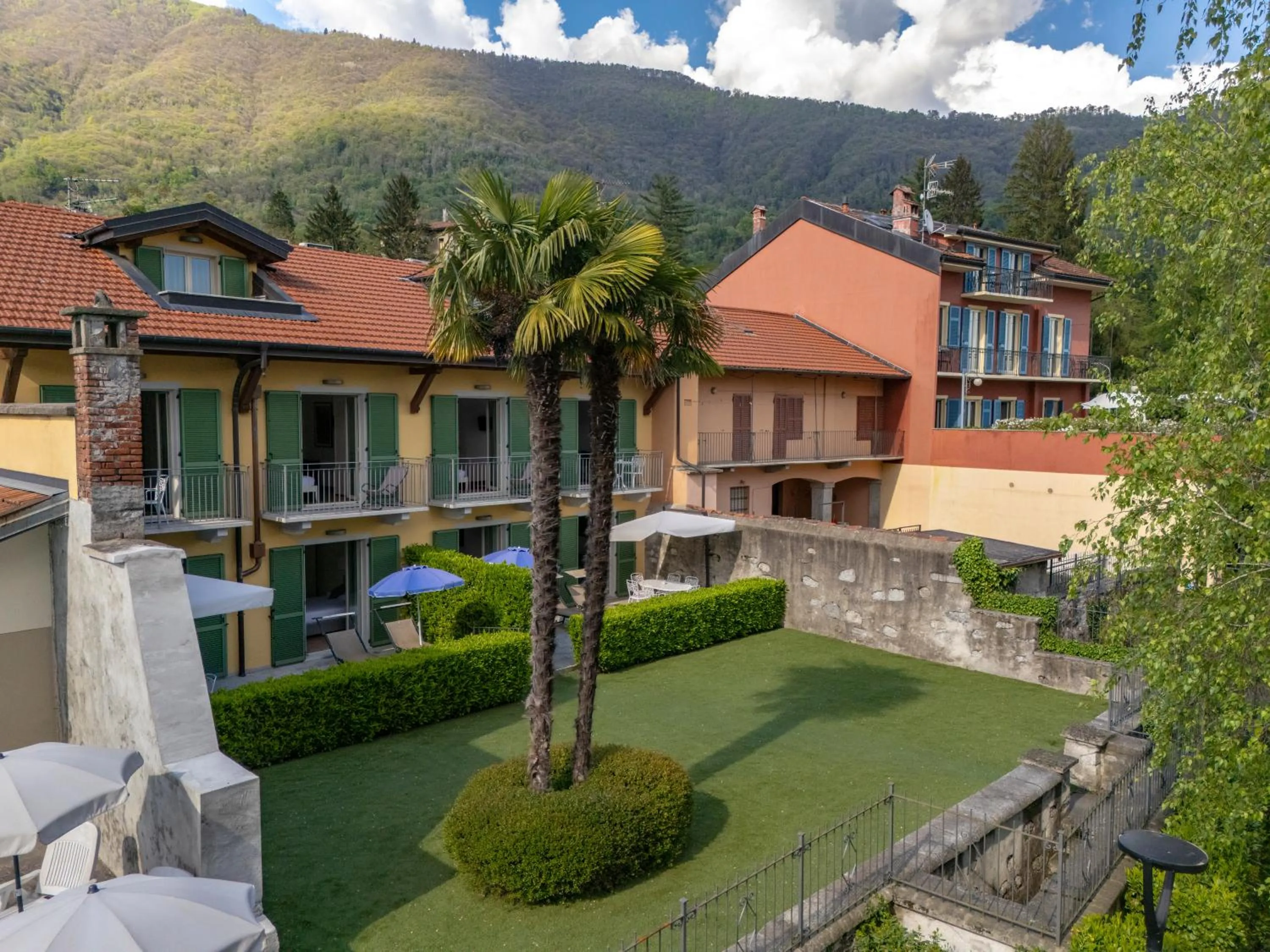 Property building in Hotel Ristorante La Quartina