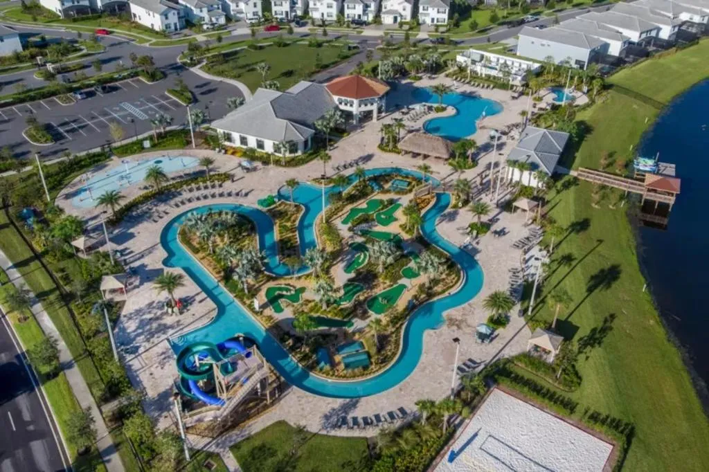 Property building in 4 Bedrooms 3 Bathrooms Storey Lake 4827 Ct