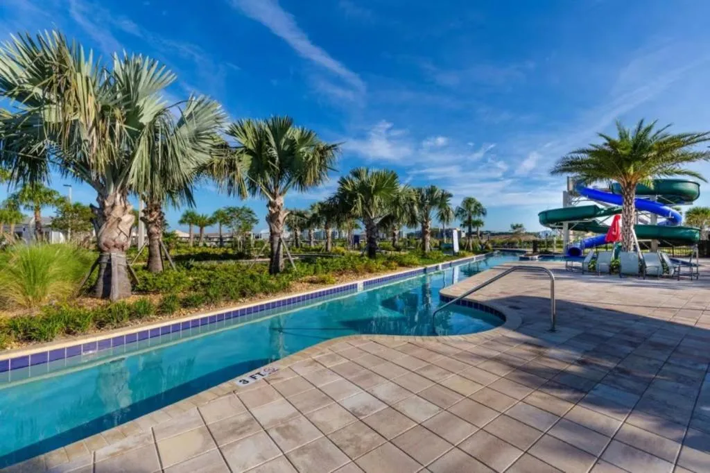 Property building in 4 Bedrooms 3 Bathrooms Storey Lake 4827 Ct