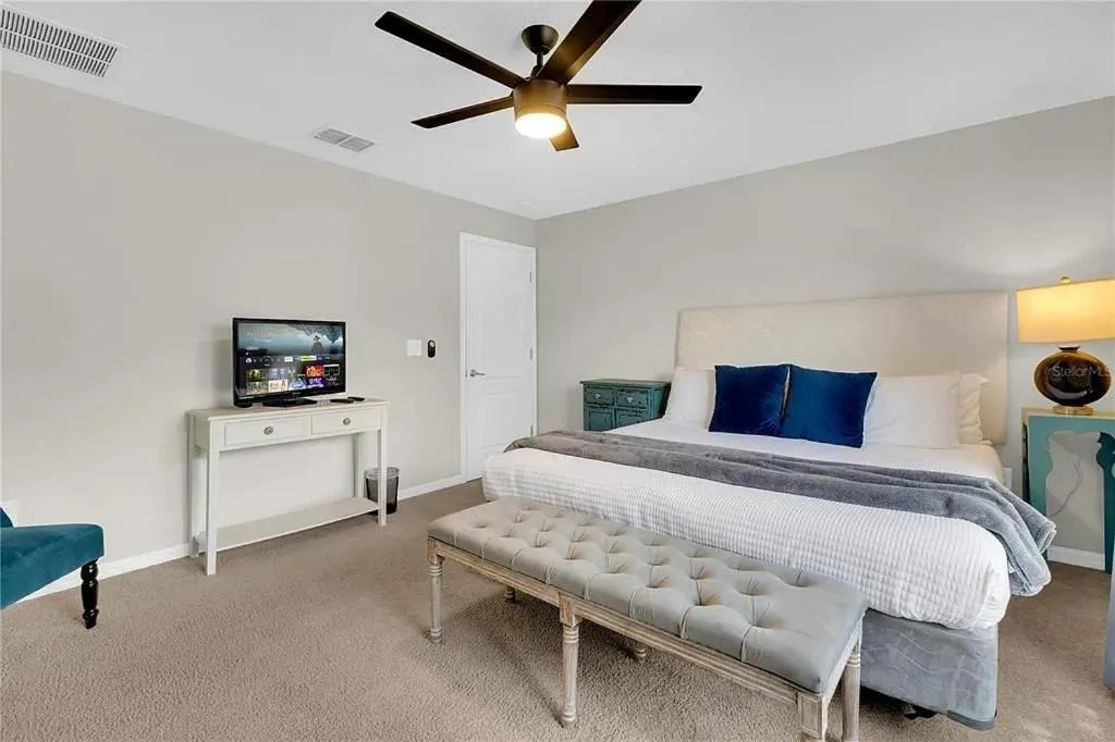 Property building, Bed in 4 Bedrooms 3 Bathrooms Storey Lake 4827 Ct