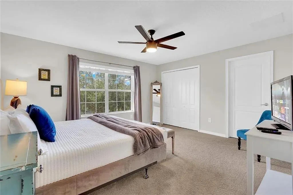 Property building, Bed in 4 Bedrooms 3 Bathrooms Storey Lake 4827 Ct