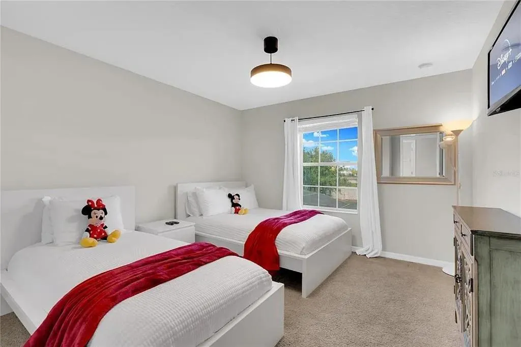 Property building, Bed in 4 Bedrooms 3 Bathrooms Storey Lake 4827 Ct