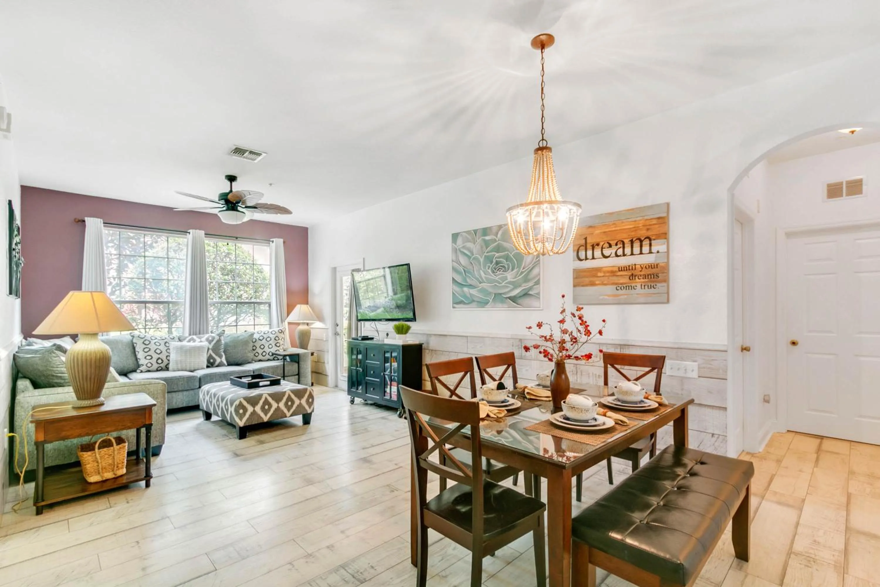 Property building in 3 Bedroom 2 Bathroom Windsor Hills 7675-105 Cs