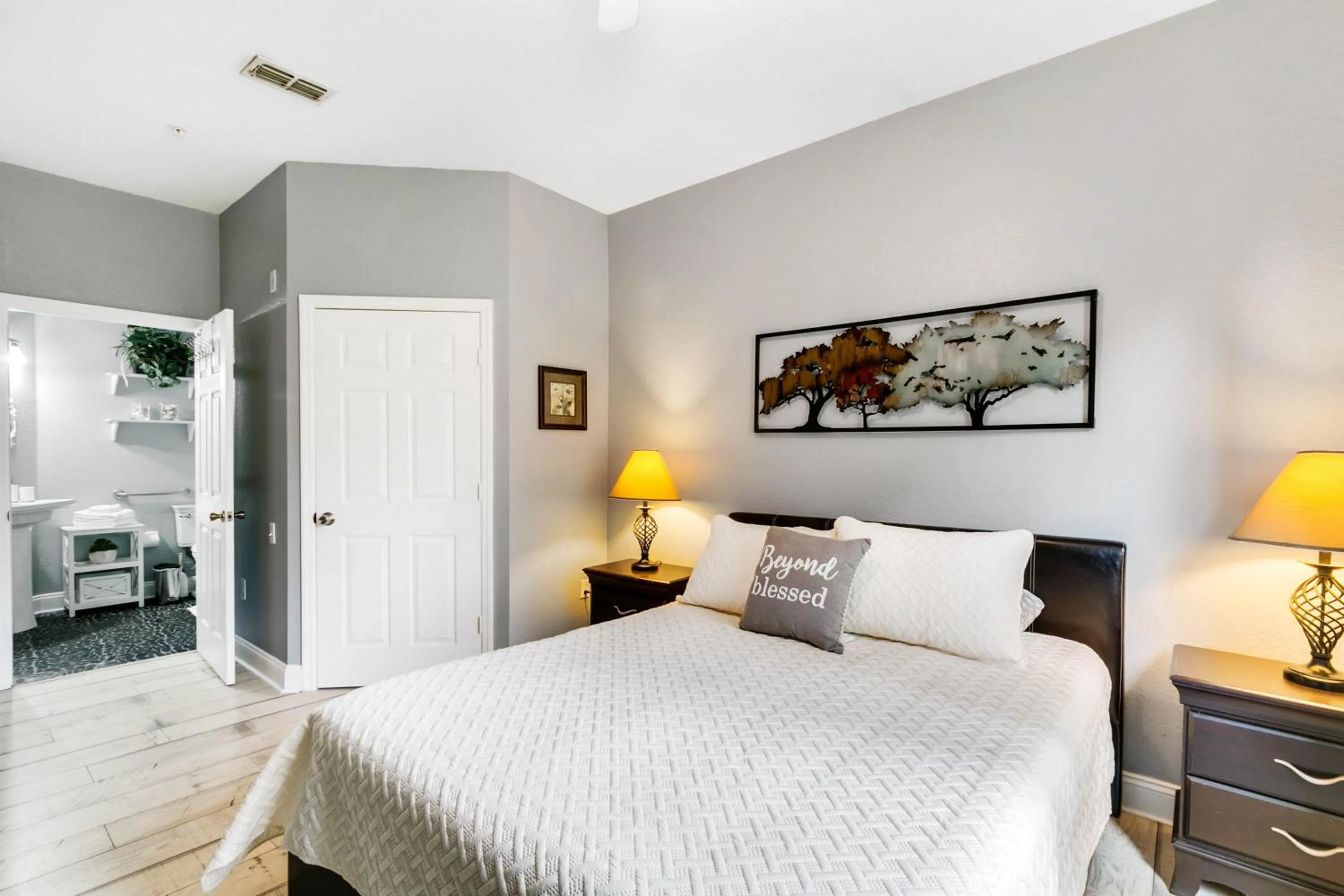 Property building, Bed in 3 Bedroom 2 Bathroom Windsor Hills 7675-105 Cs