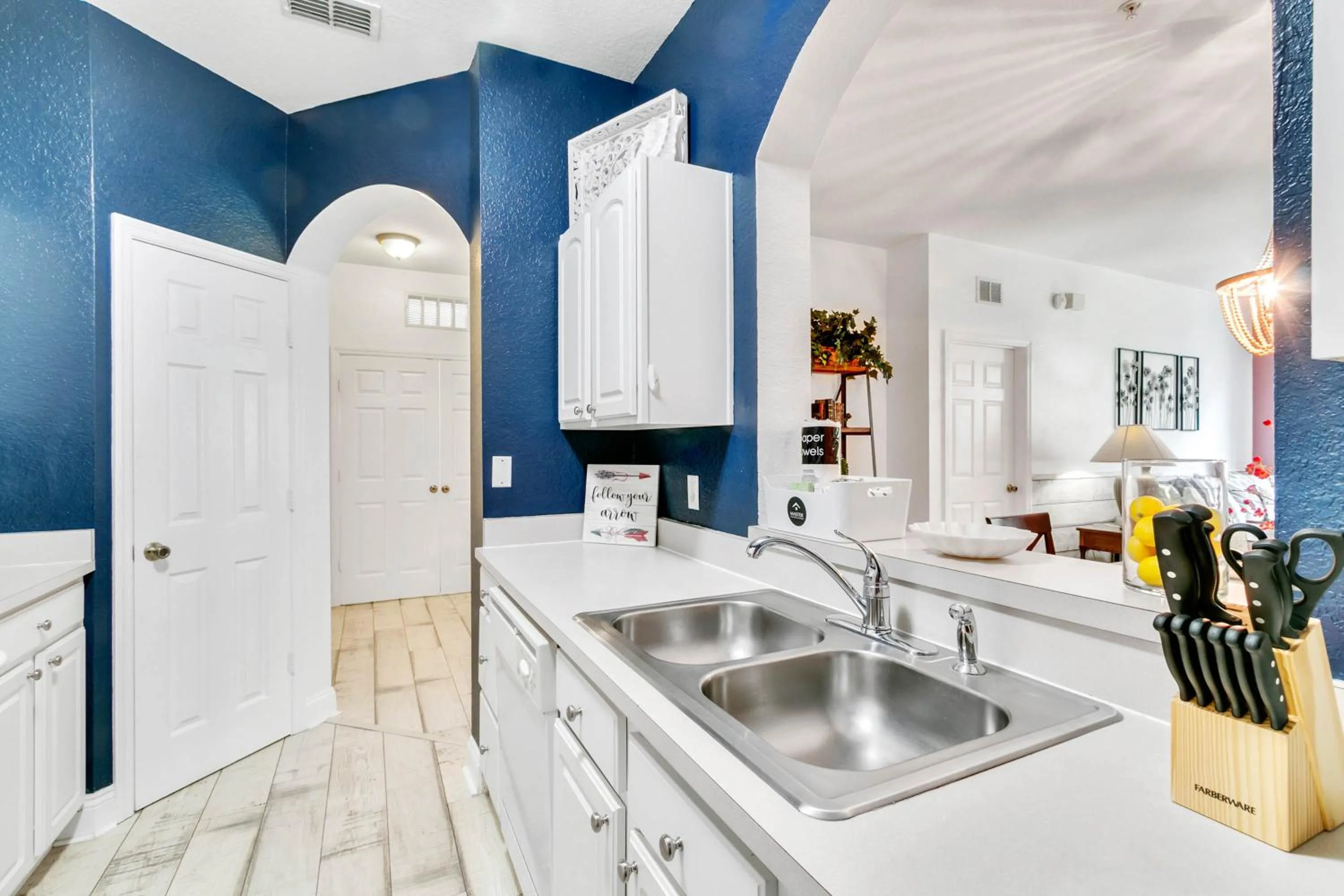 Property building in 3 Bedroom 2 Bathroom Windsor Hills 7675-105 Cs