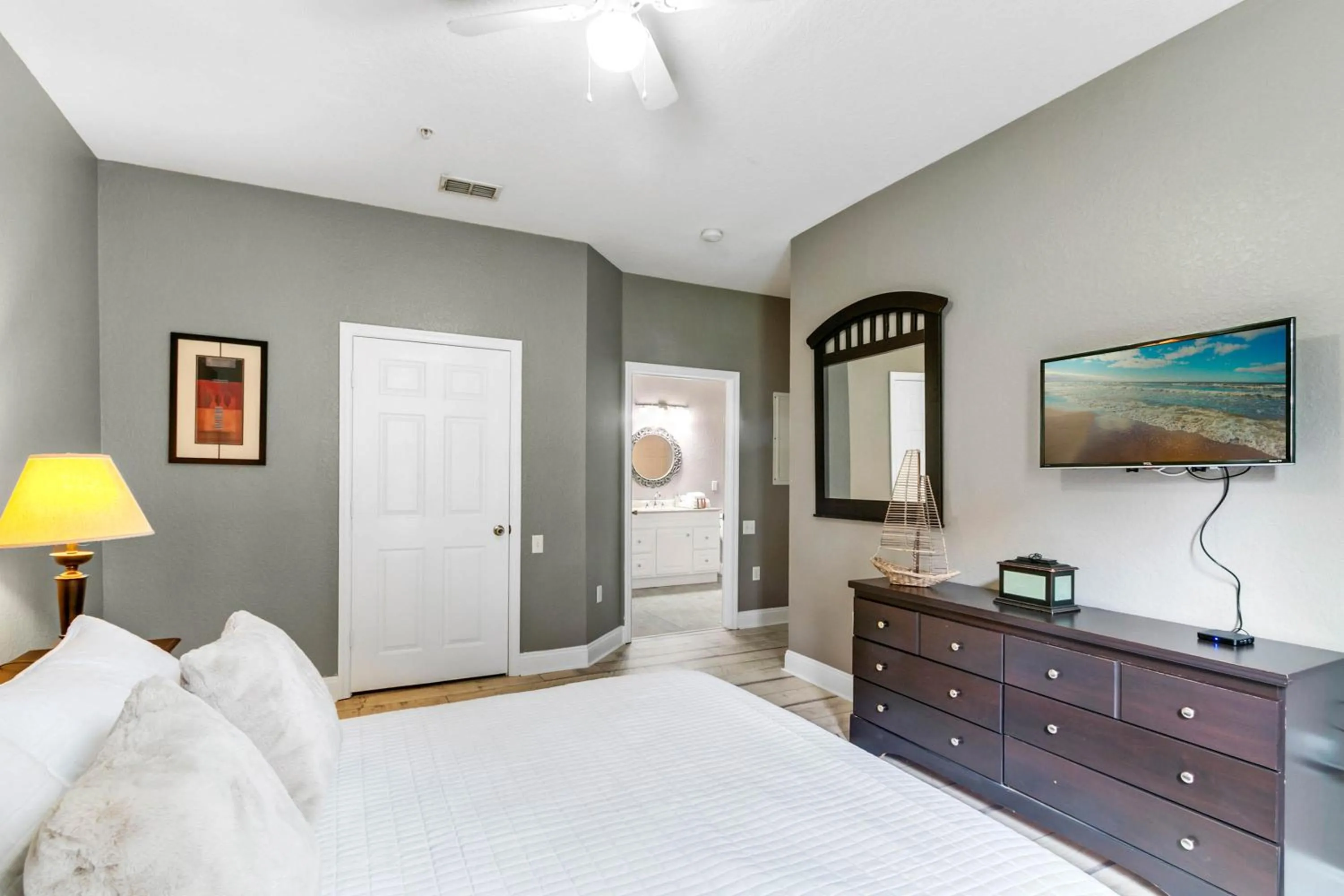 Property building, Bed in 3 Bedroom 2 Bathroom Windsor Hills 7675-105 Cs