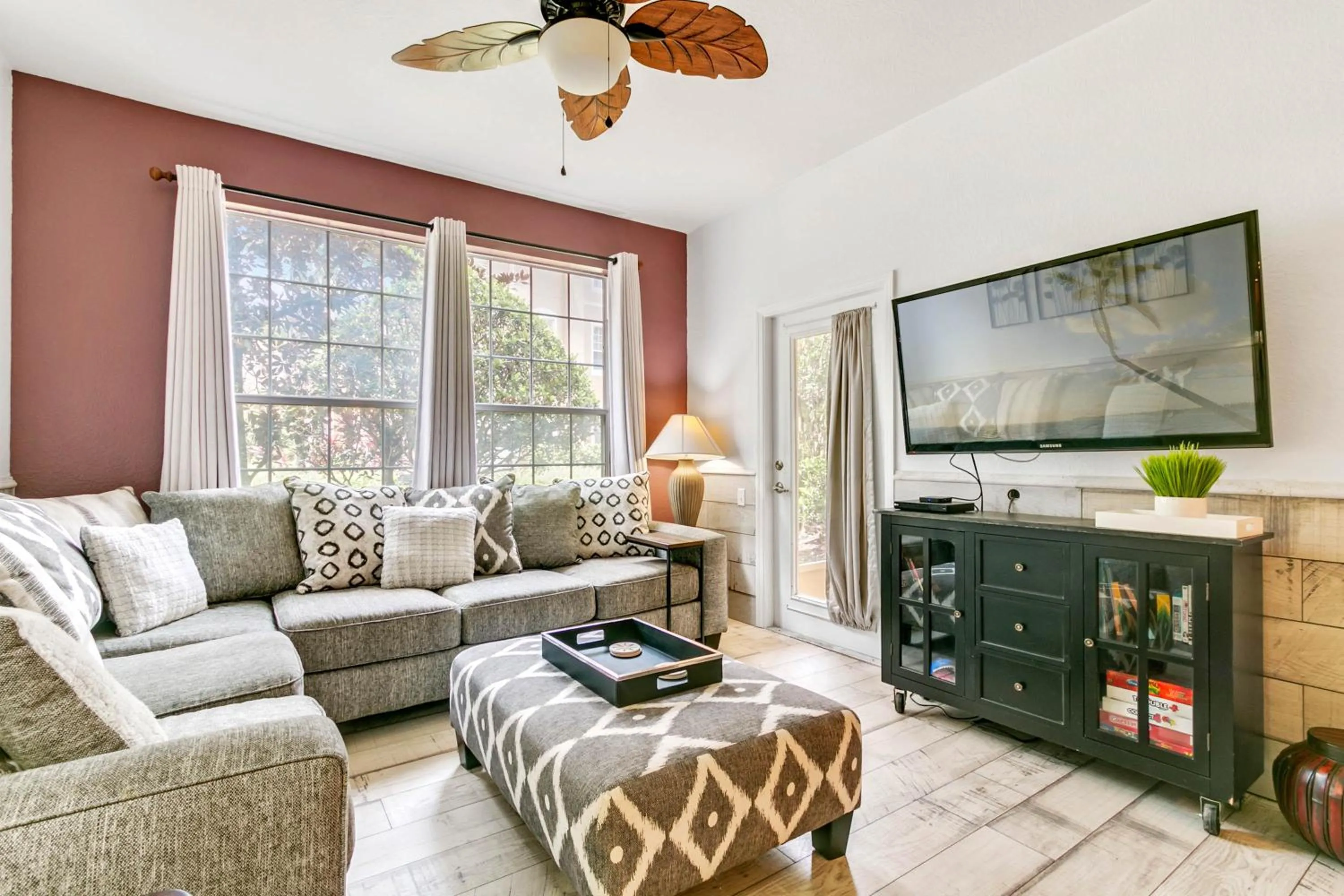 Property building in 3 Bedroom 2 Bathroom Windsor Hills 7675-105 Cs