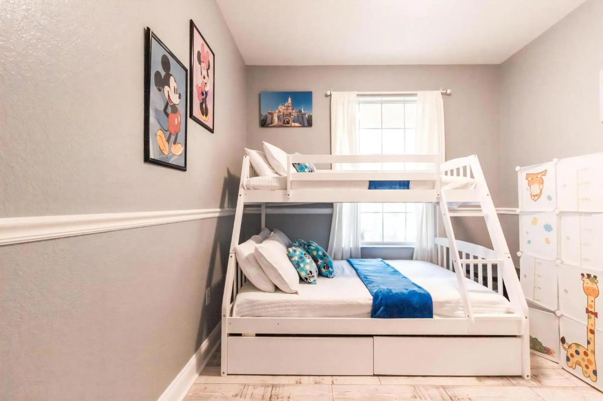 Property building, Bed in 3 Bedroom 2 Bathroom Windsor Hills 7675-105 Cs