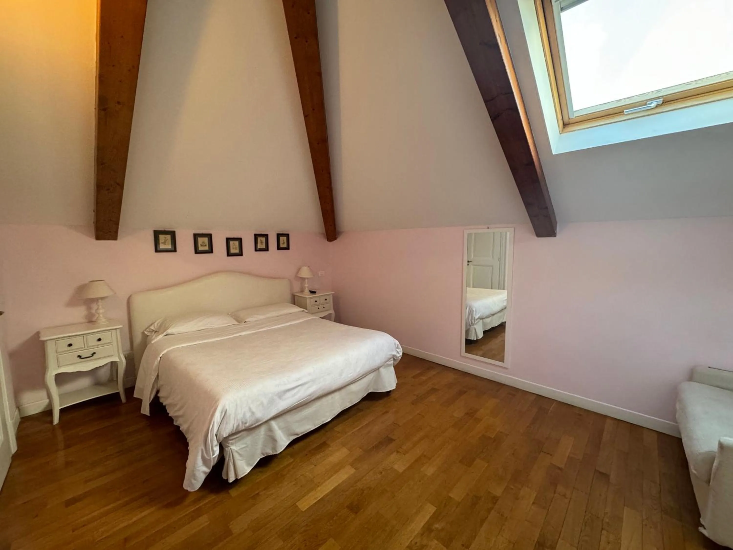 Bed in The Secret Garden Relais