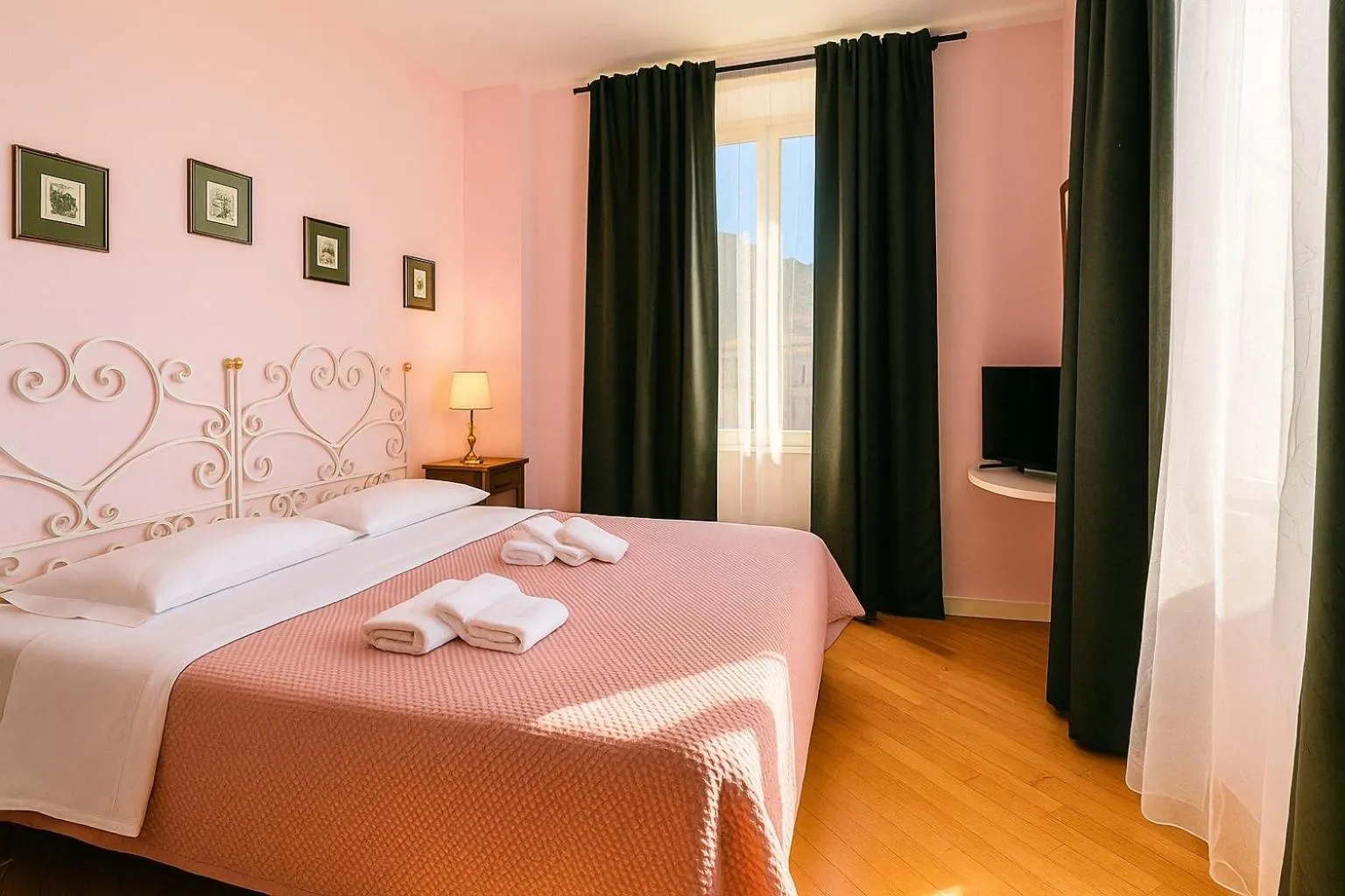 Bed in The Secret Garden Relais