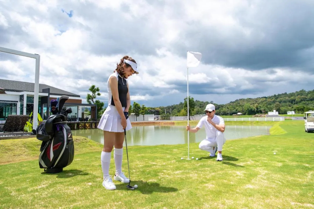 Minigolf in Pim Pool Villa Nan