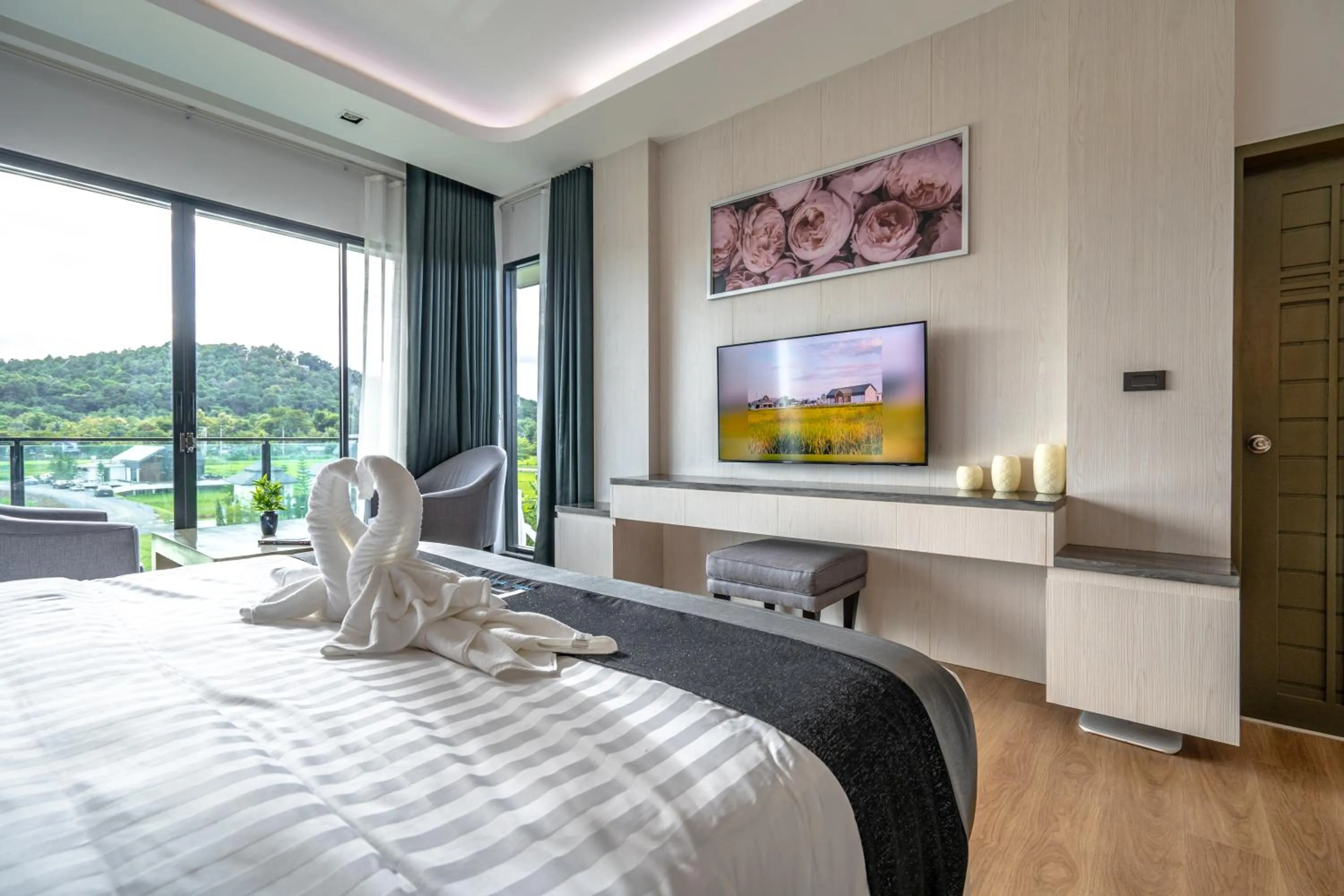 Bed in Pim Pool Villa Nan