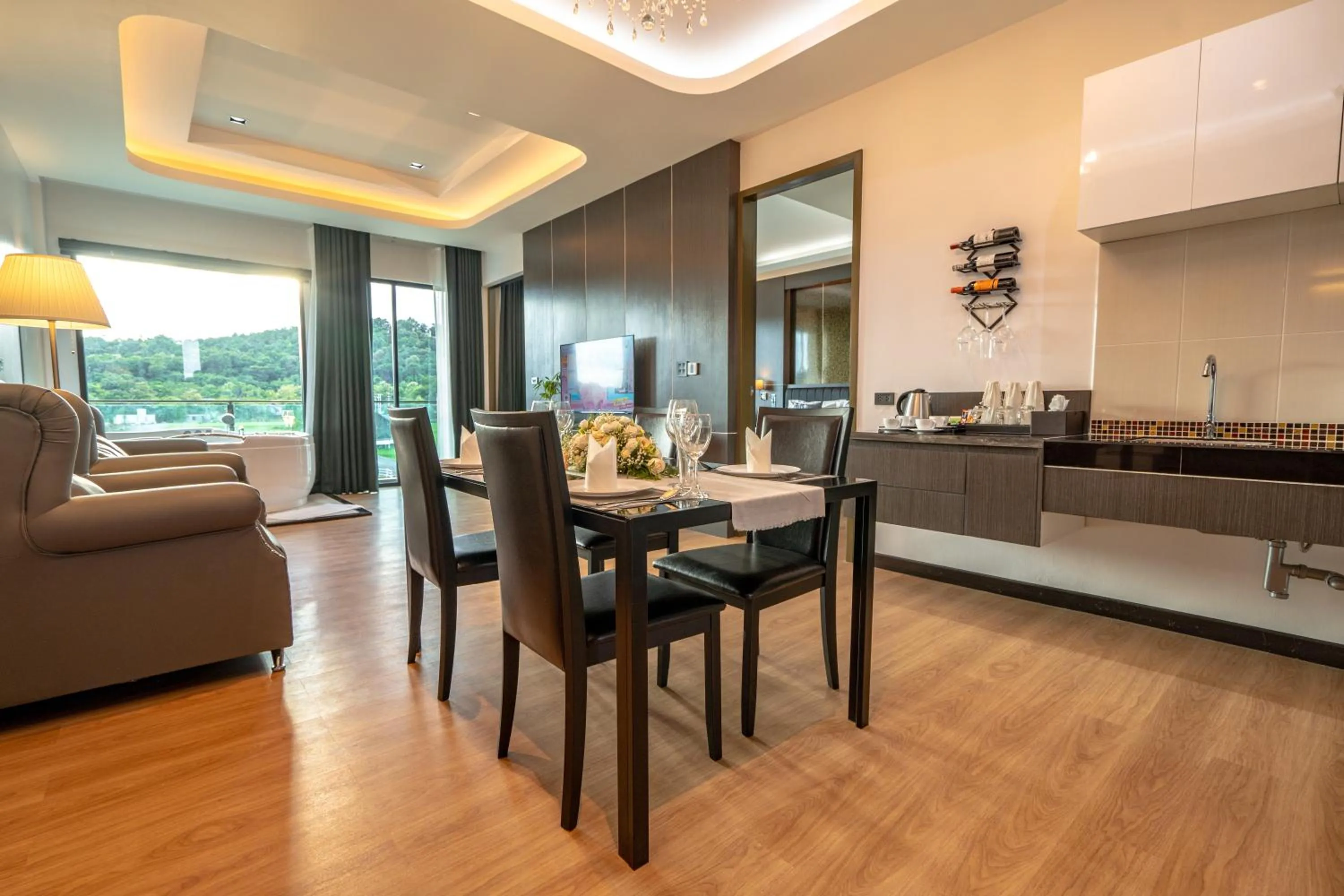 Restaurant/places to eat in Pim Pool Villa Nan