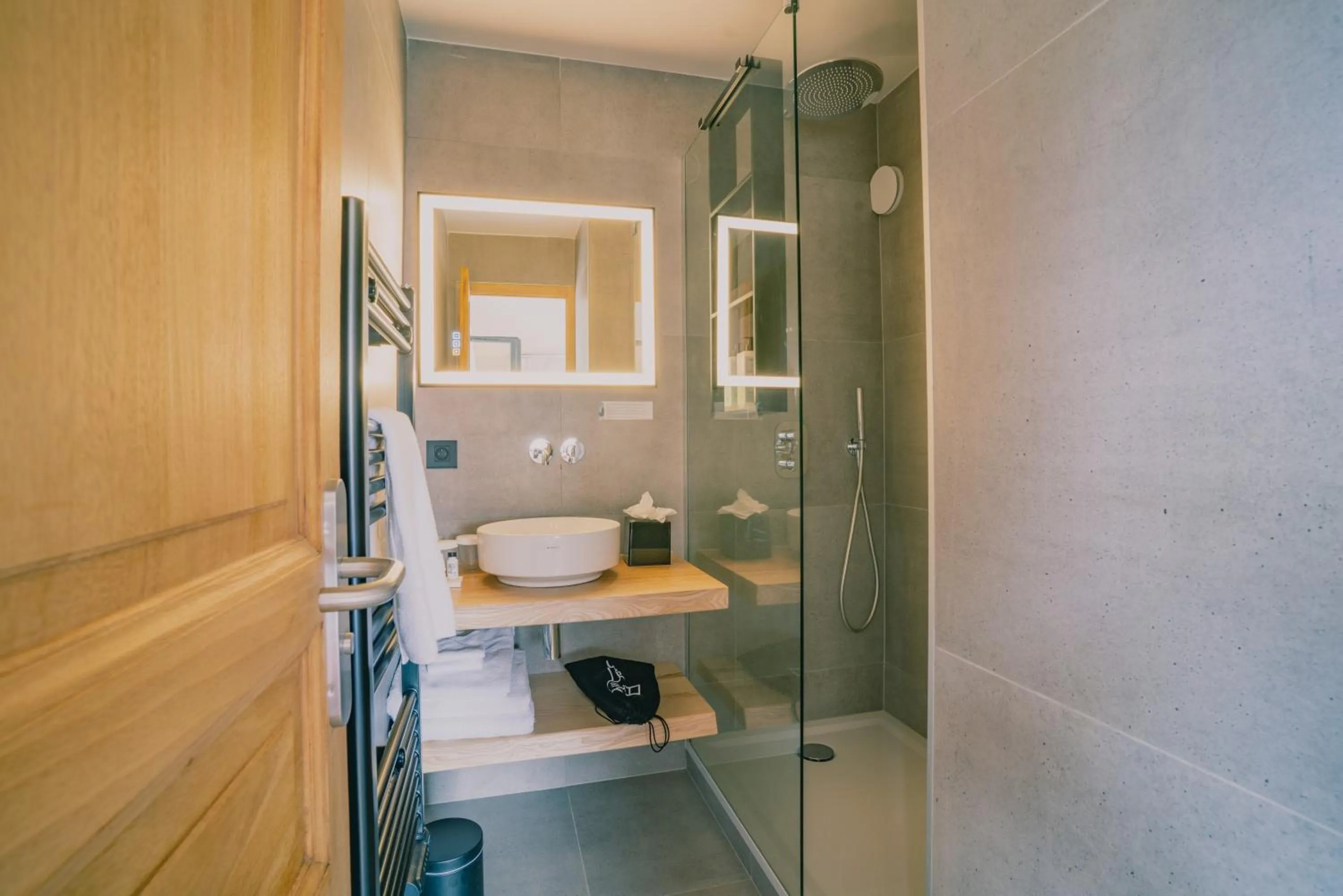 Shower in Terra-Beka Lodge