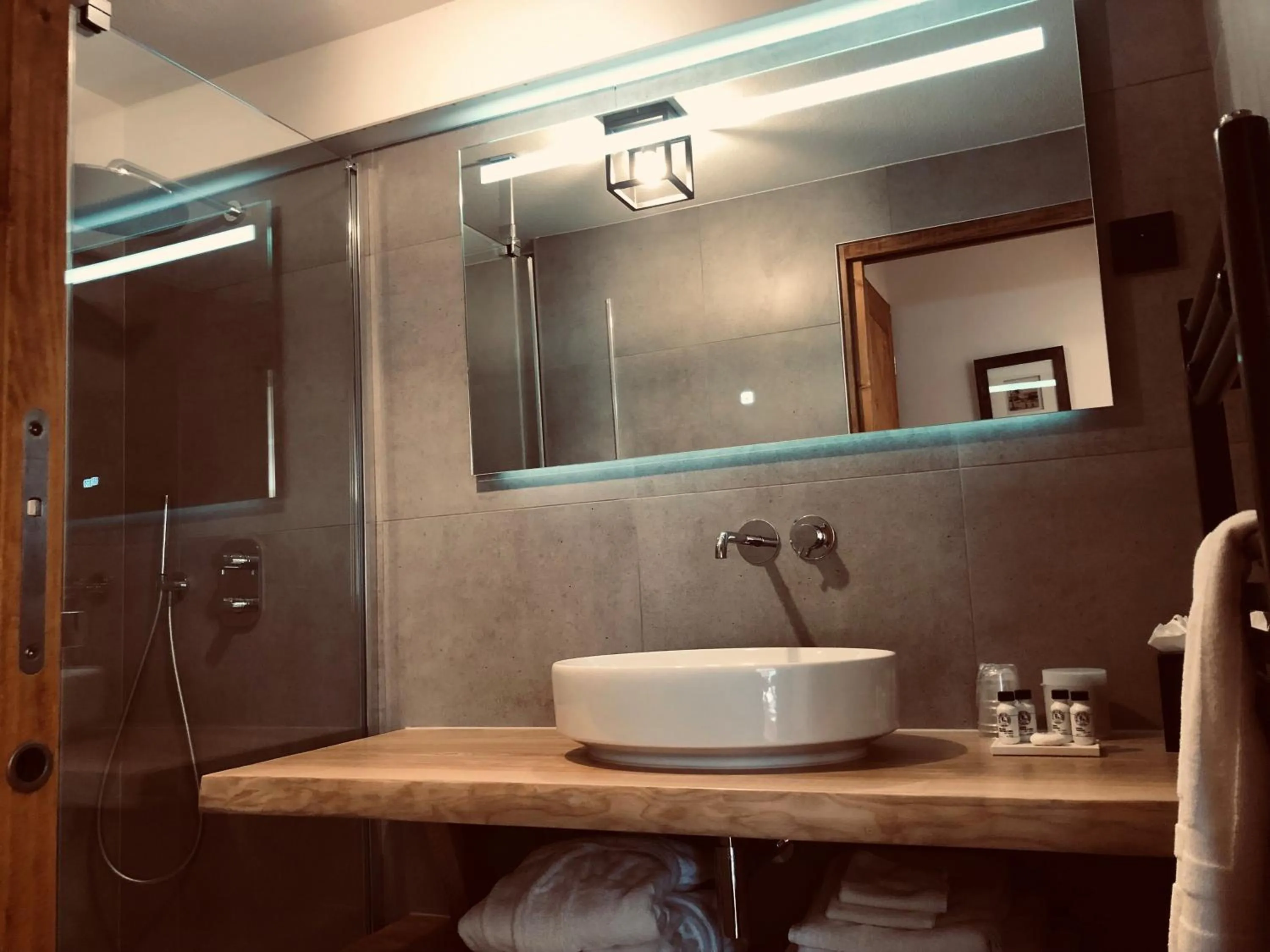 Shower in Terra-Beka Lodge