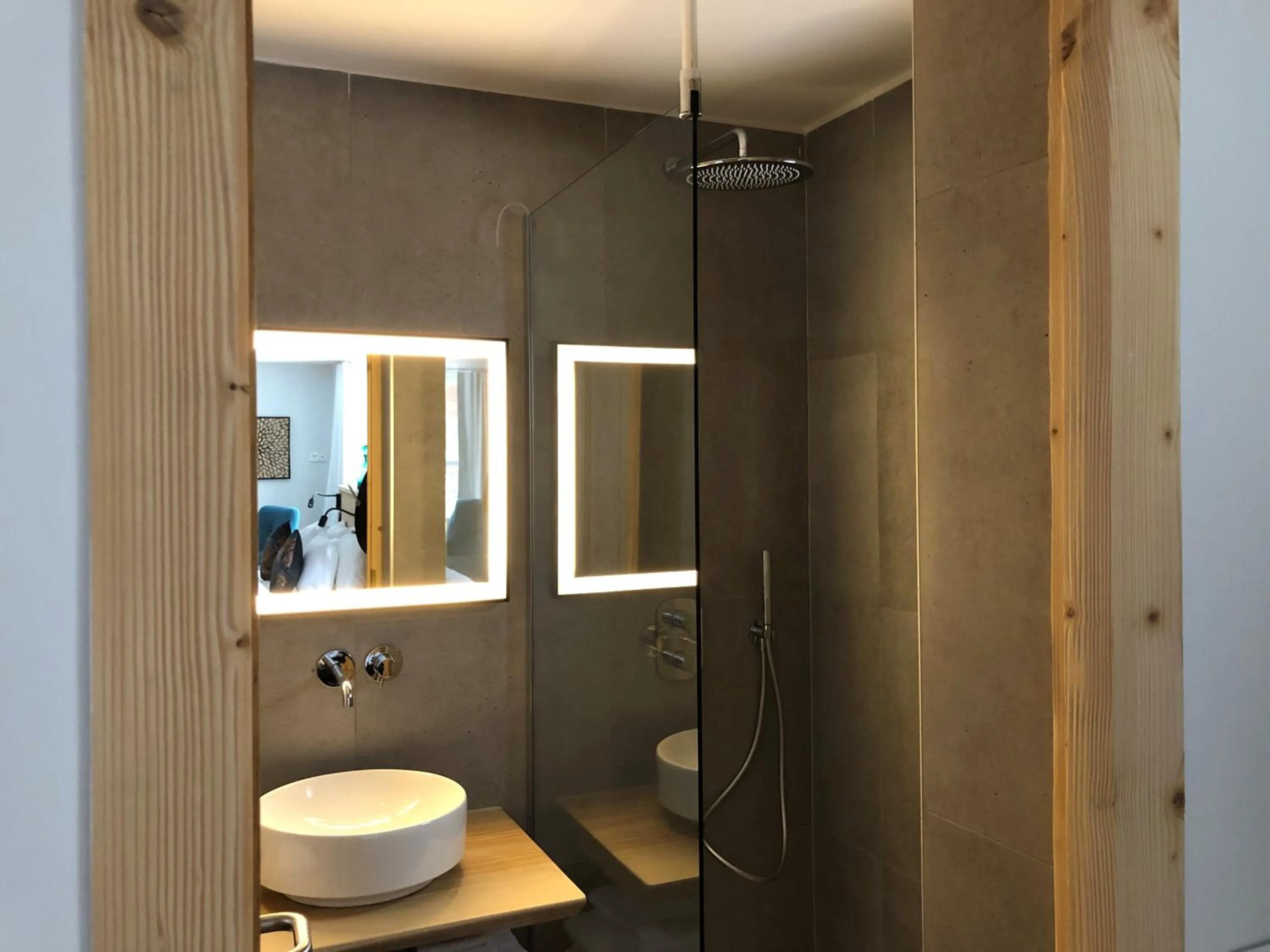 Shower in Terra-Beka Lodge