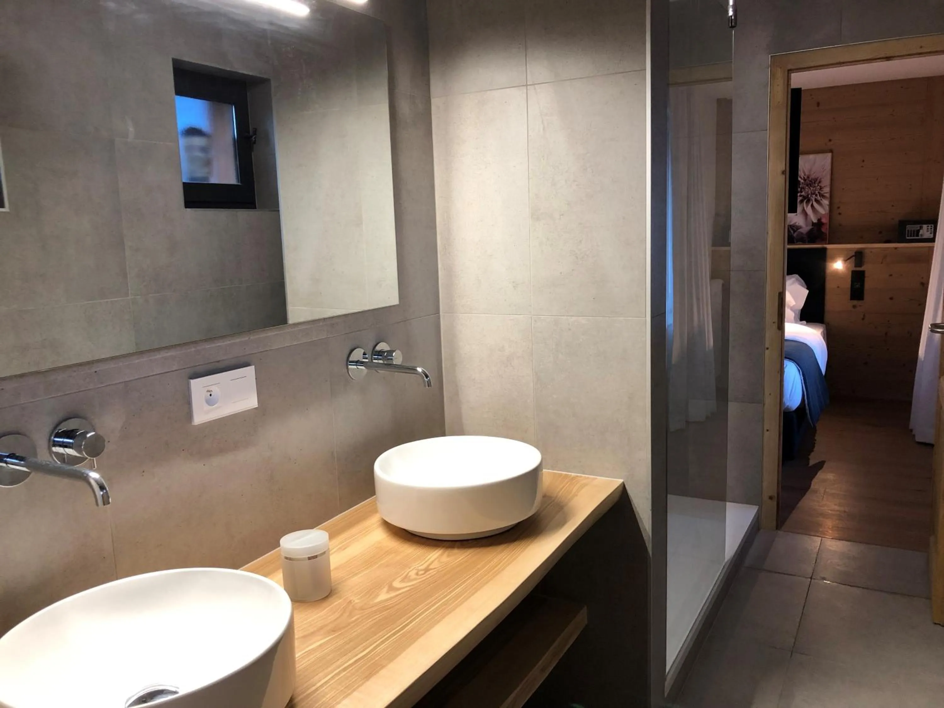 Shower in Terra-Beka Lodge