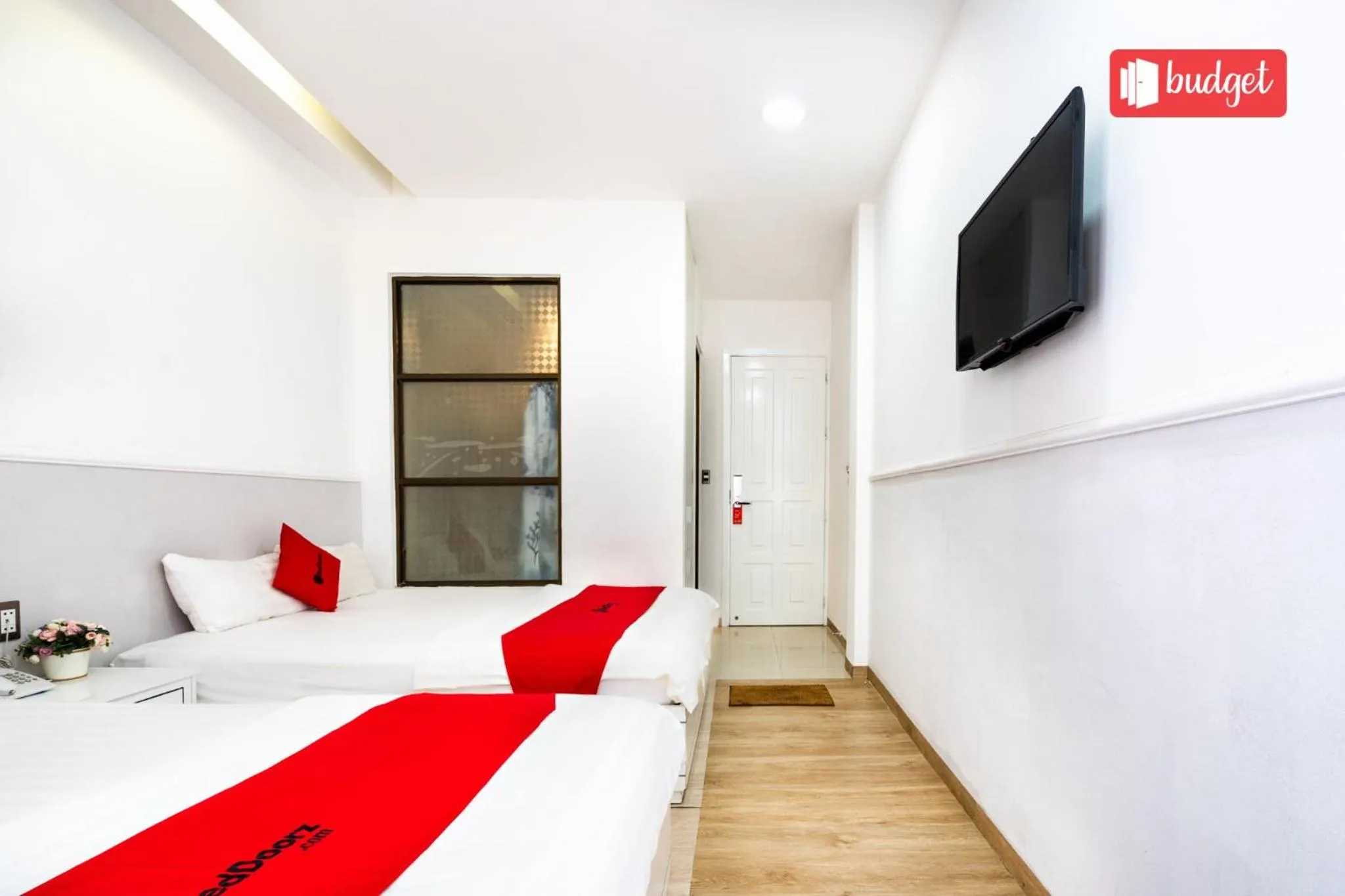 TV and multimedia, Bed in Khanh Linh Hotel