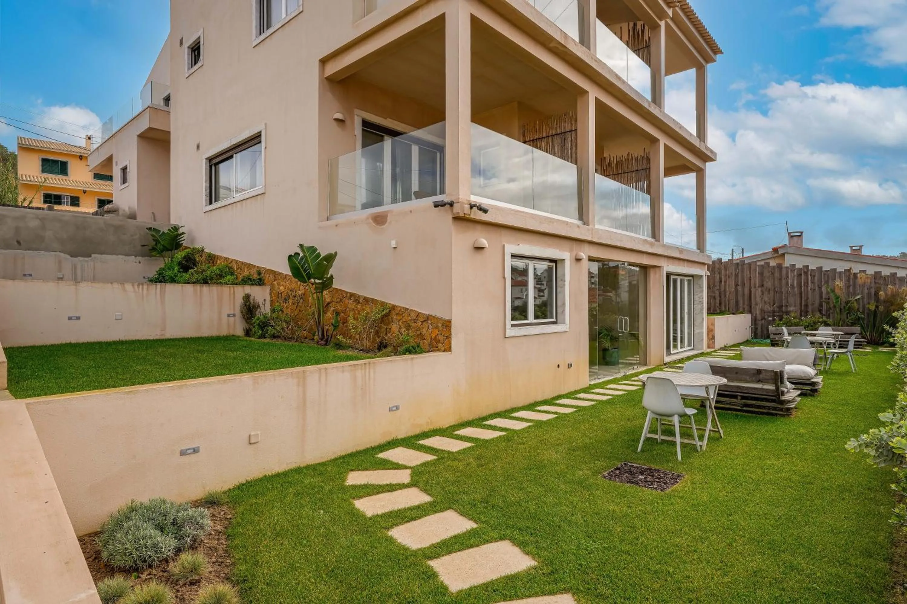 Property building in Azenhas do Mar Valley House