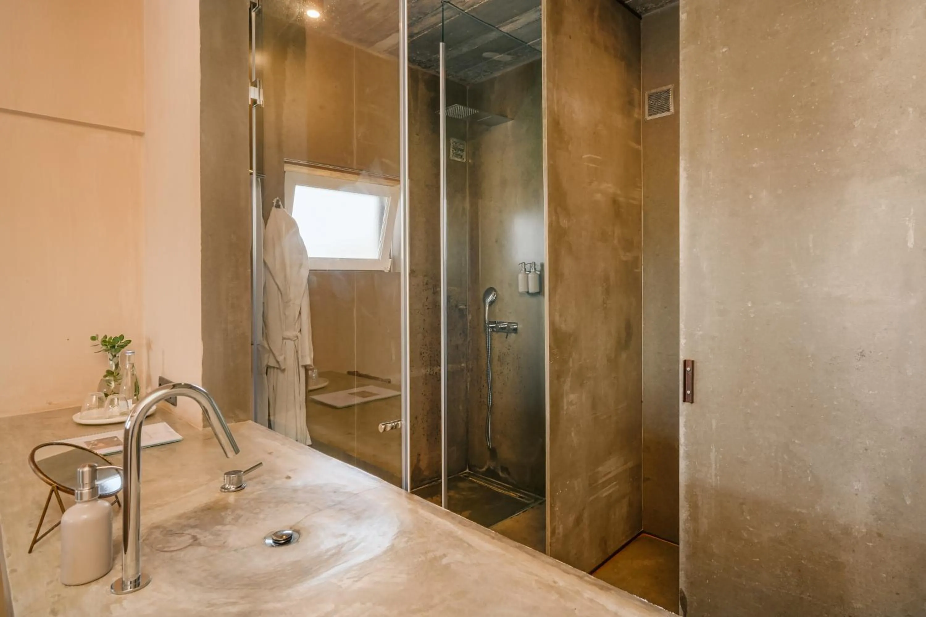 Shower in Azenhas do Mar Valley House