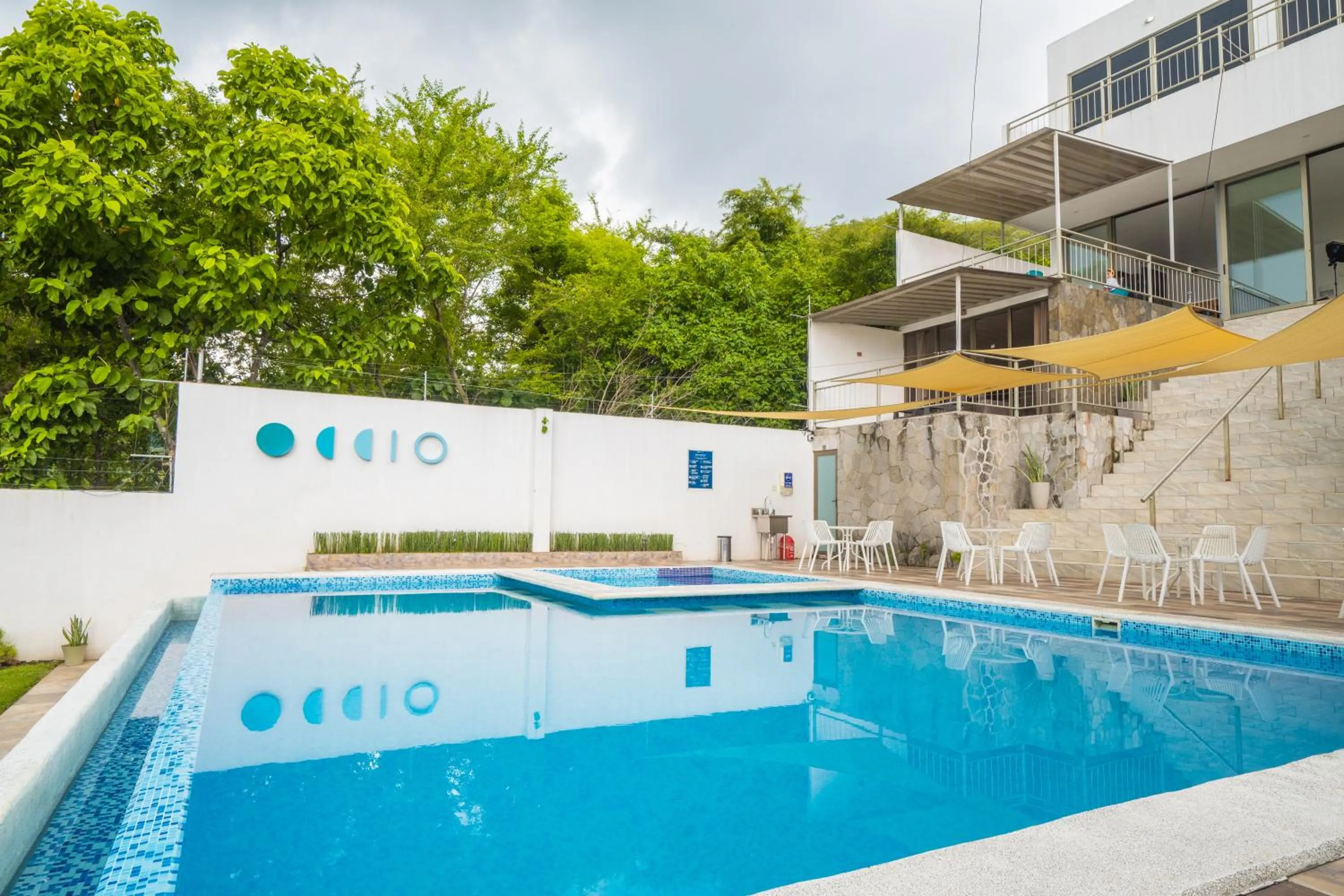 Swimming pool in Equinoccio Hotel