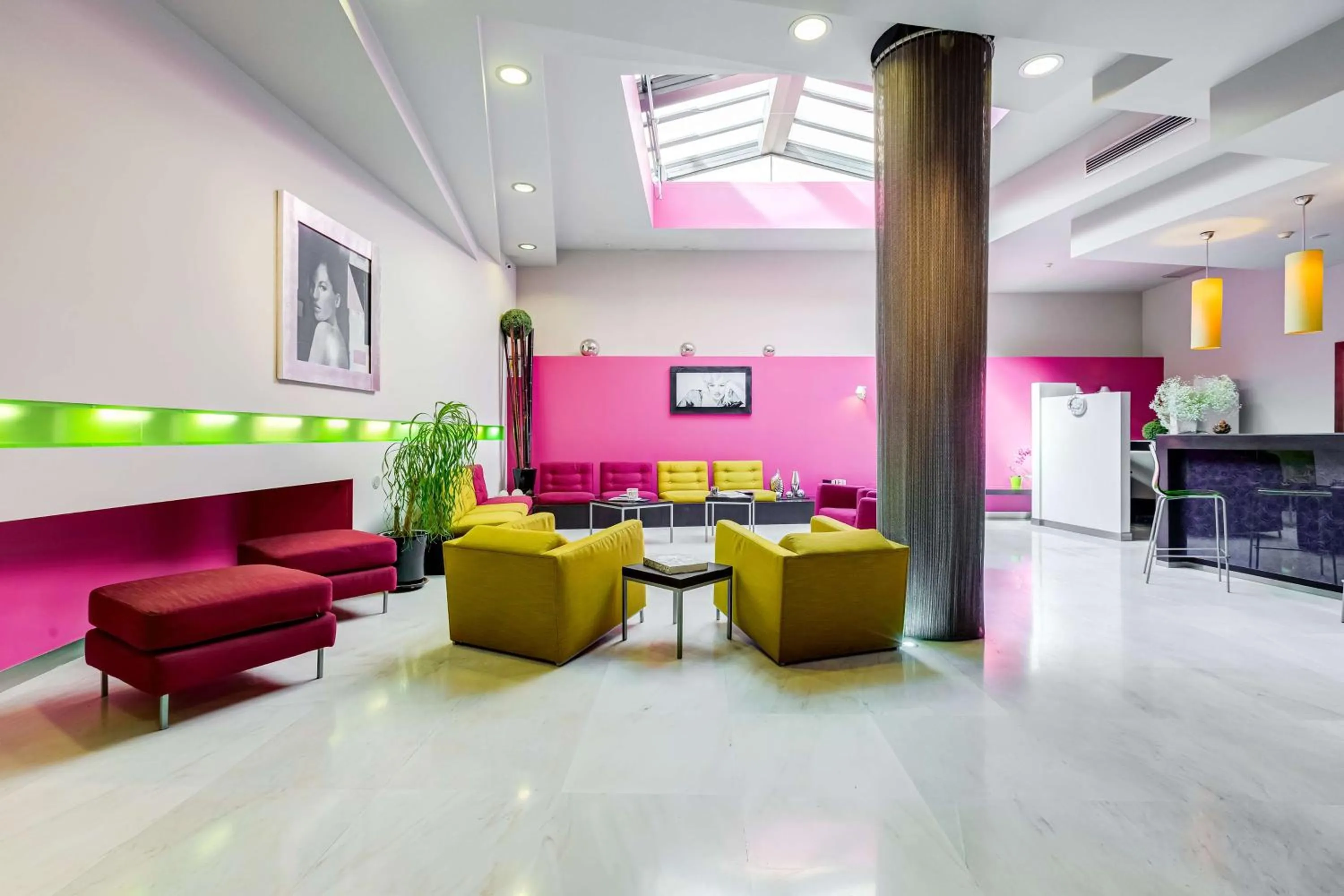 Lounge or bar in Best Western Cinemusic Hotel