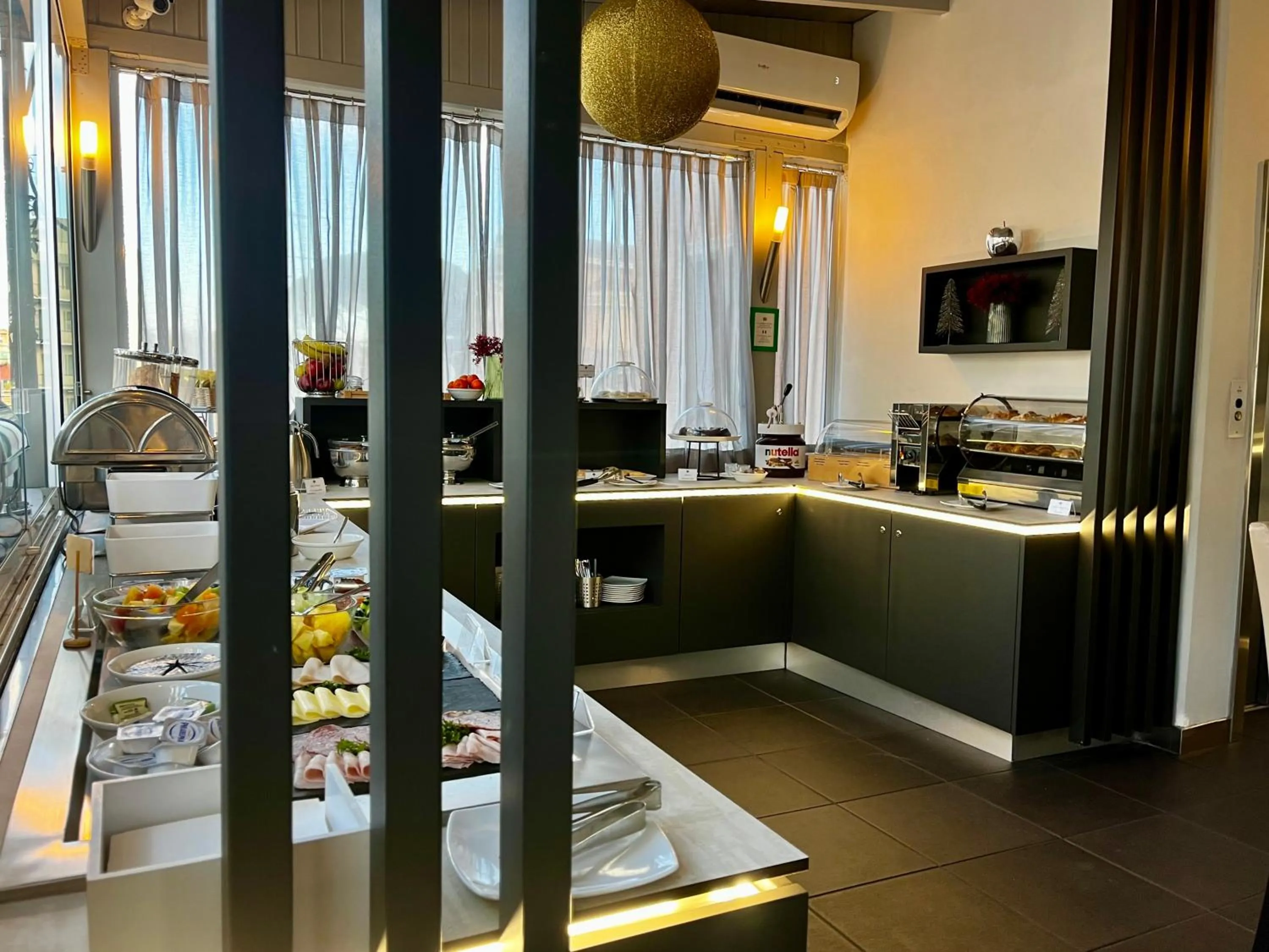 Restaurant/places to eat in Best Western Cinemusic Hotel