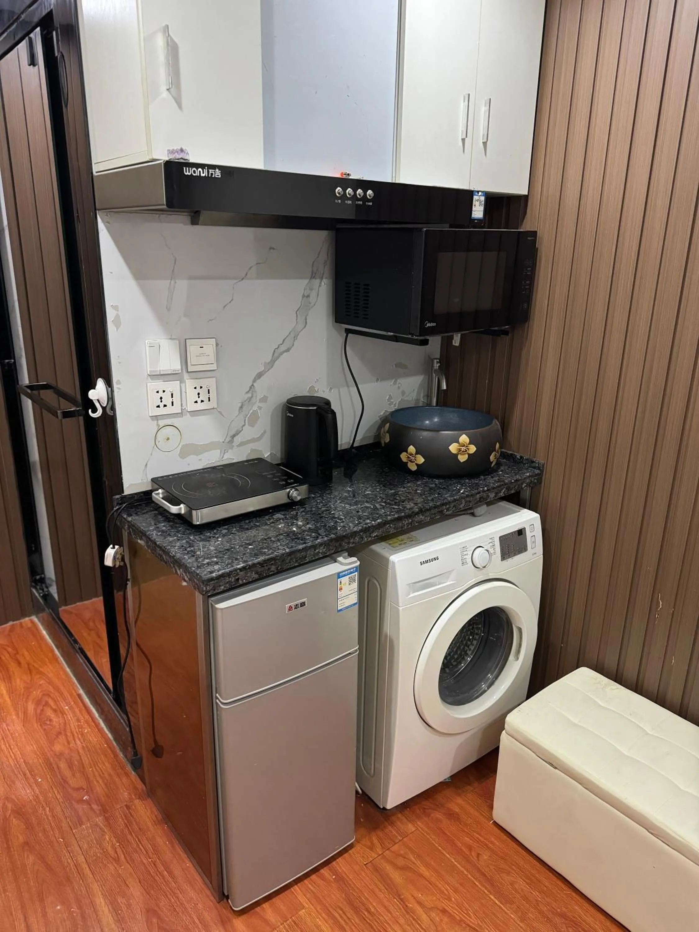 Kitchen or kitchenette in Sleep Cubee Hostel