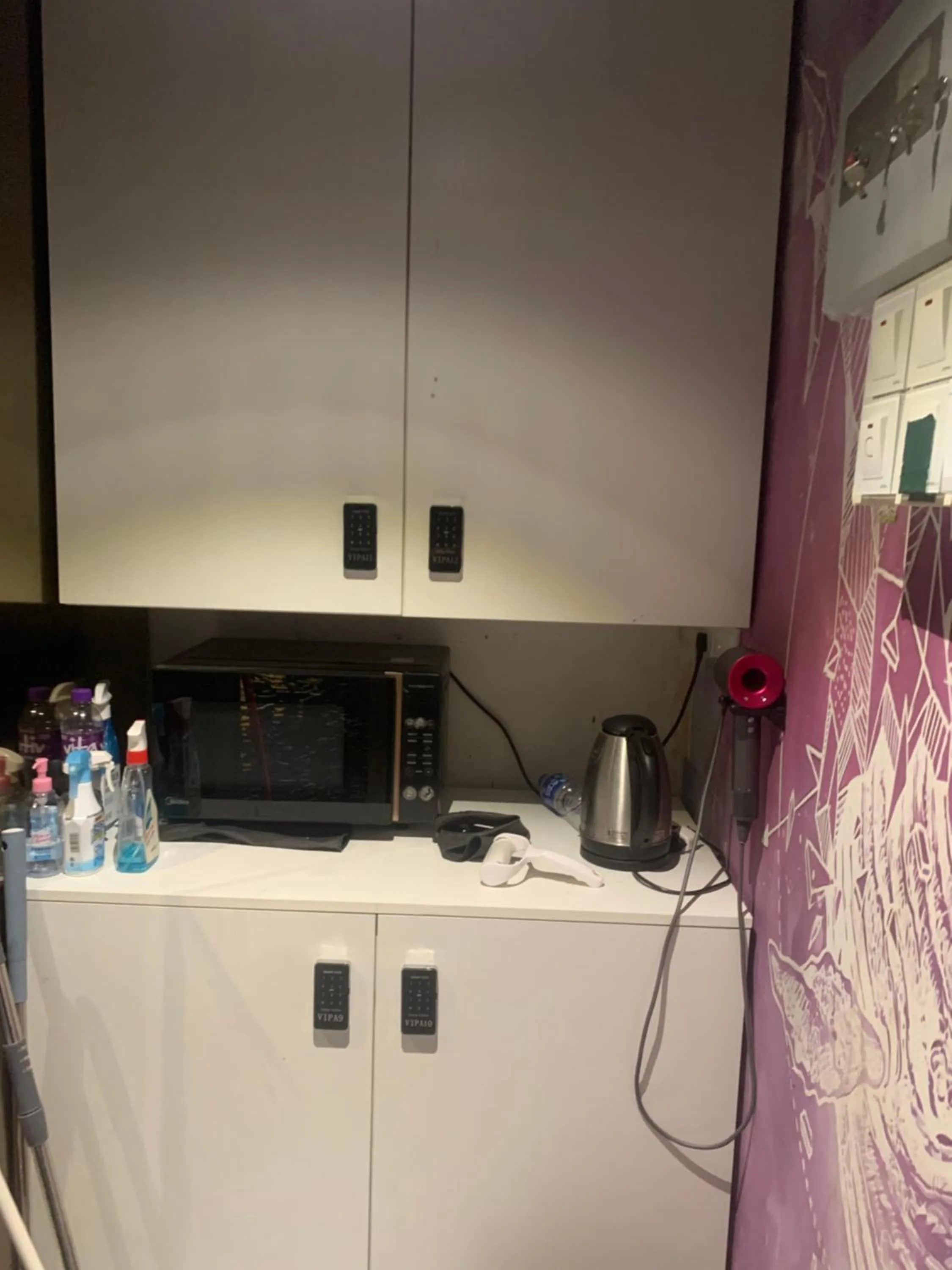 Seating area in Sleep Cubee Hostel