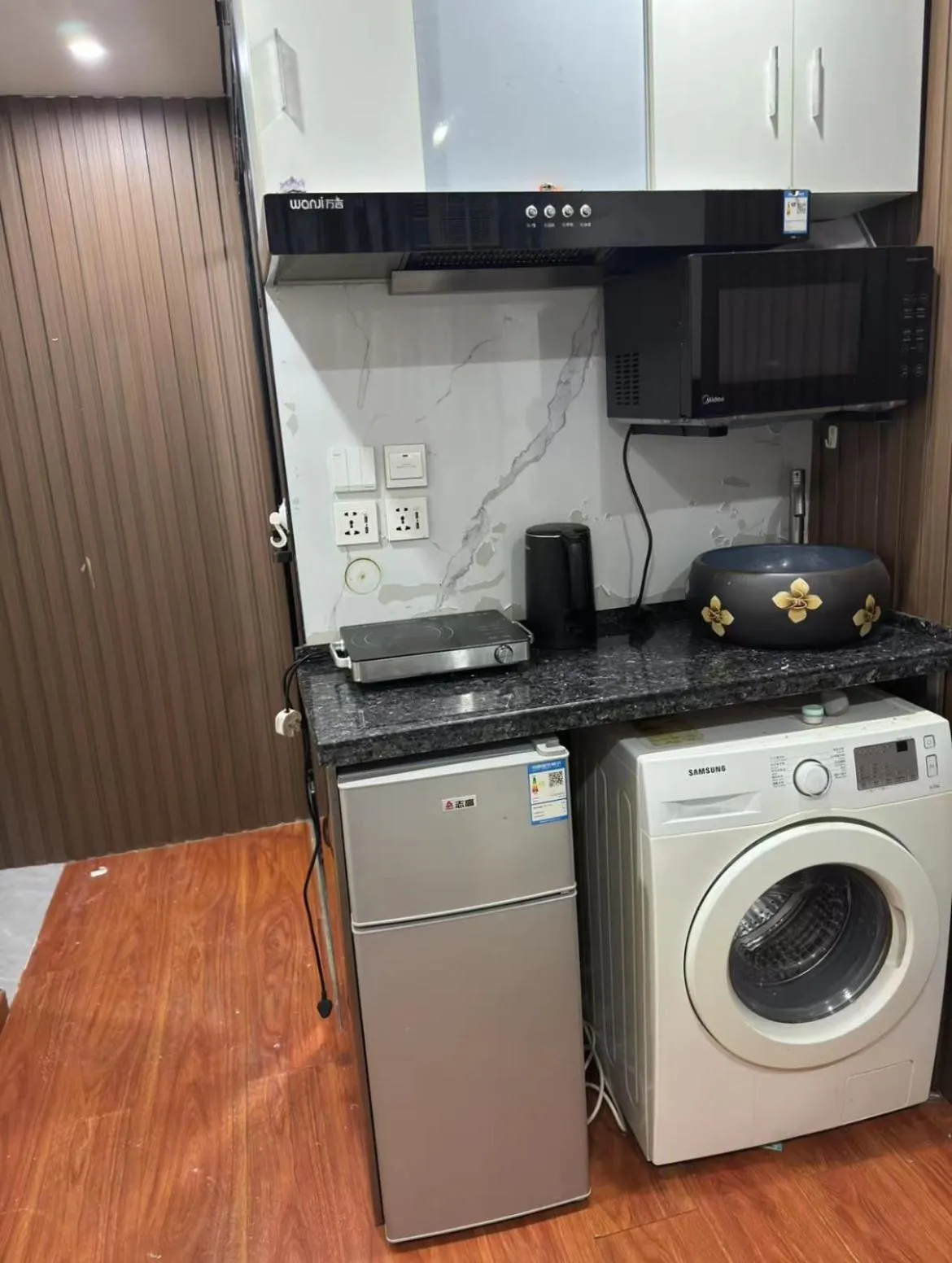 Kitchen or kitchenette in Sleep Cubee Hostel