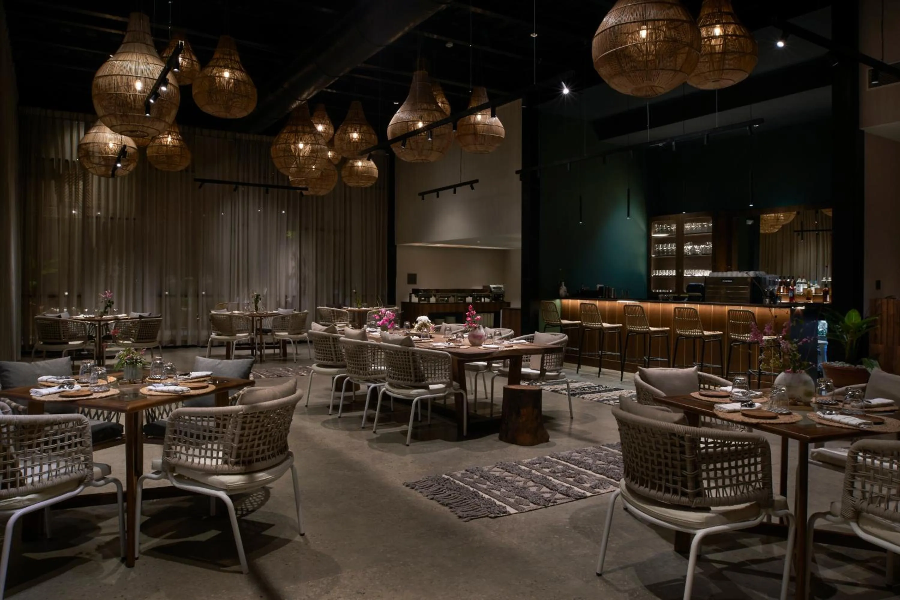 Restaurant/places to eat in Avataara Resort & Spa