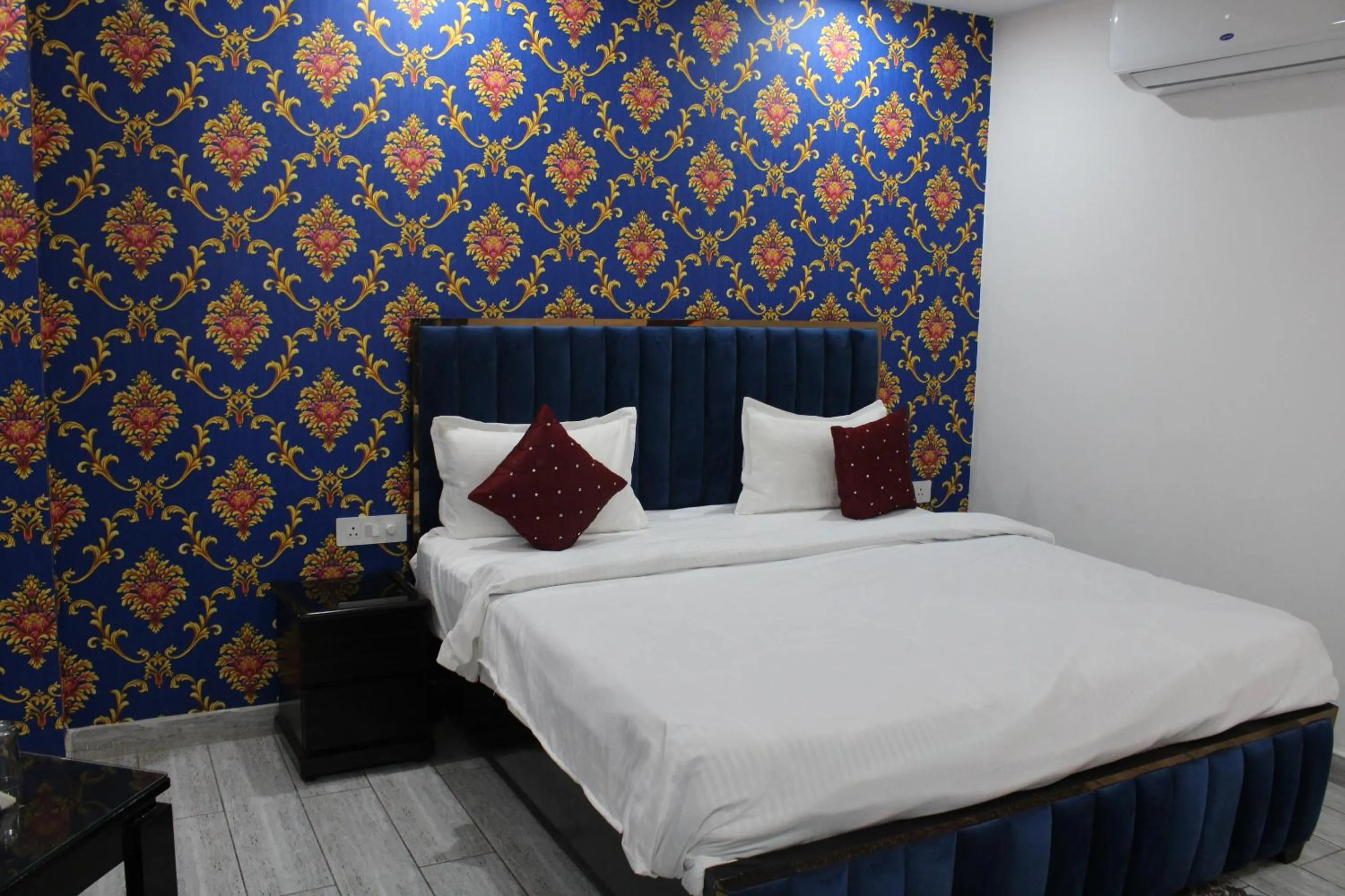 Bedroom, Bed in Hotel Red Apple Near Railway Station Chandigarh