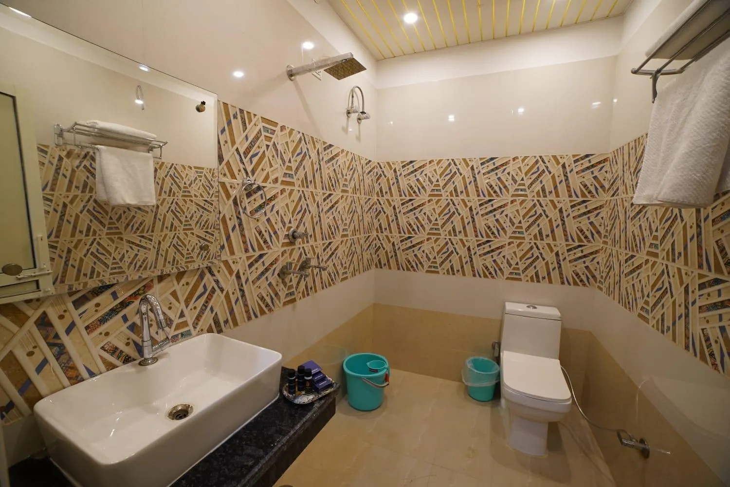 Bathroom in Hotel Red Apple Near Railway Station Chandigarh