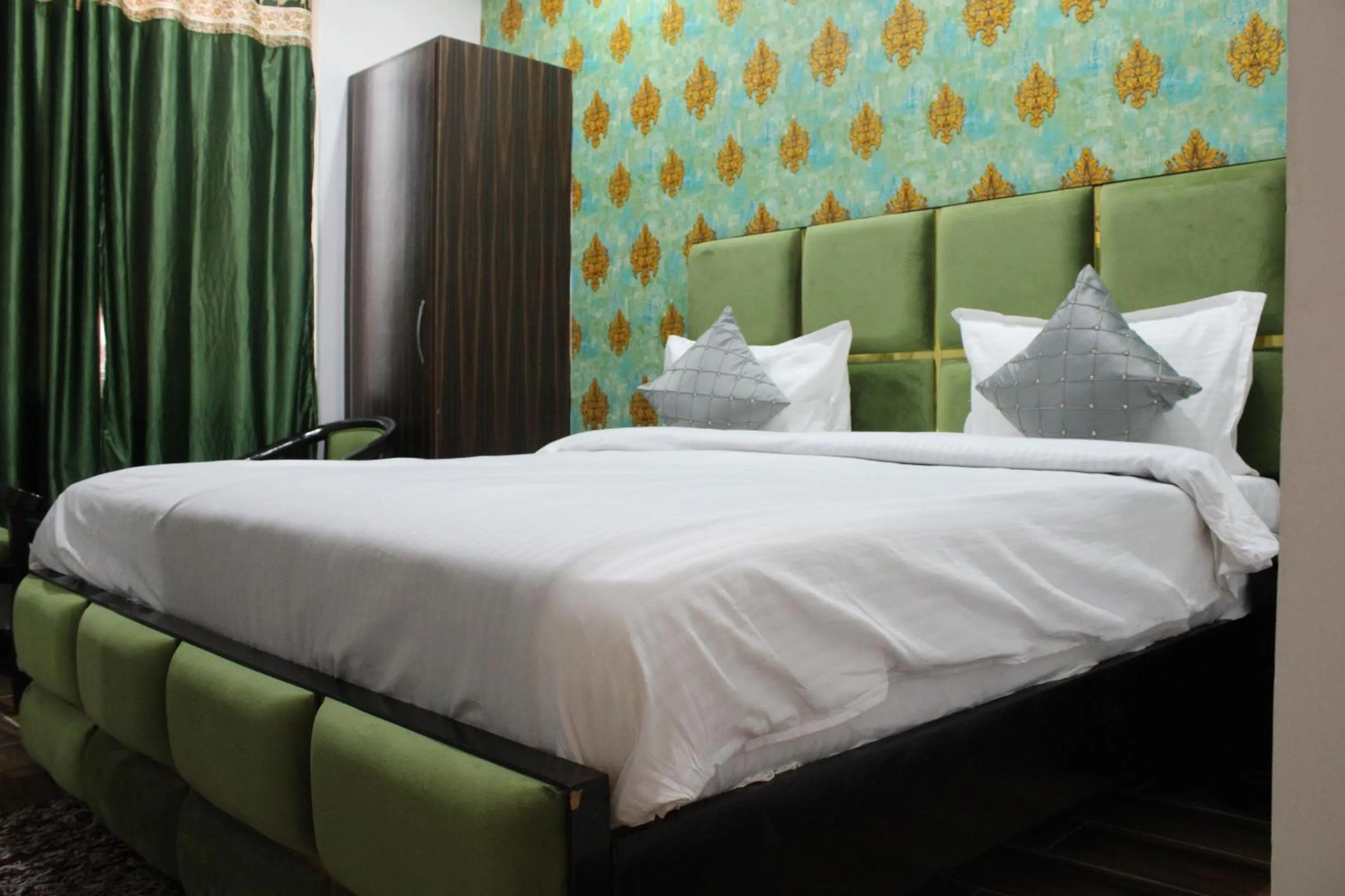 Bed in Hotel Red Apple Near Railway Station Chandigarh