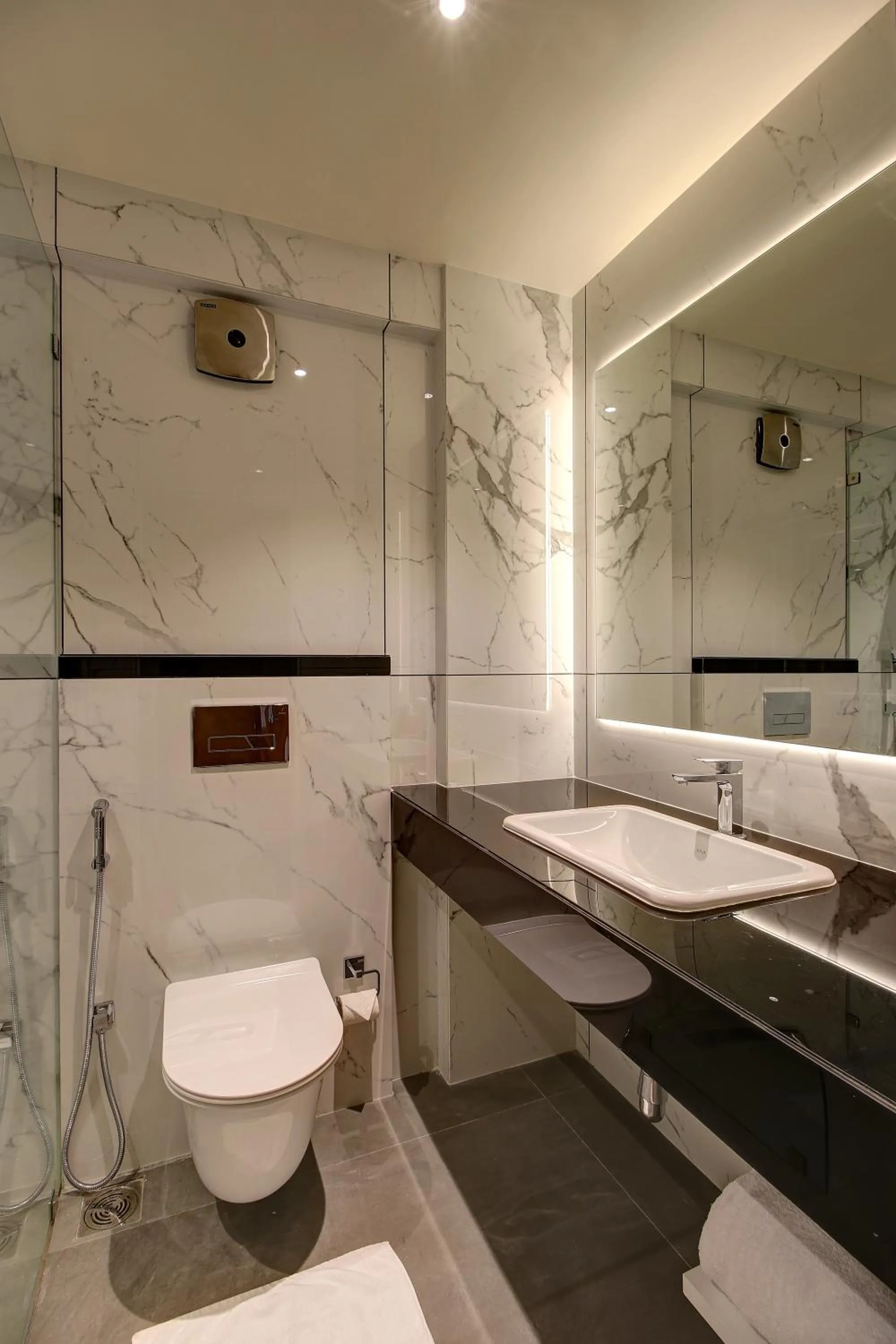 Bathroom in Hotel Mumbai House Ghansoli, Navi Mumbai