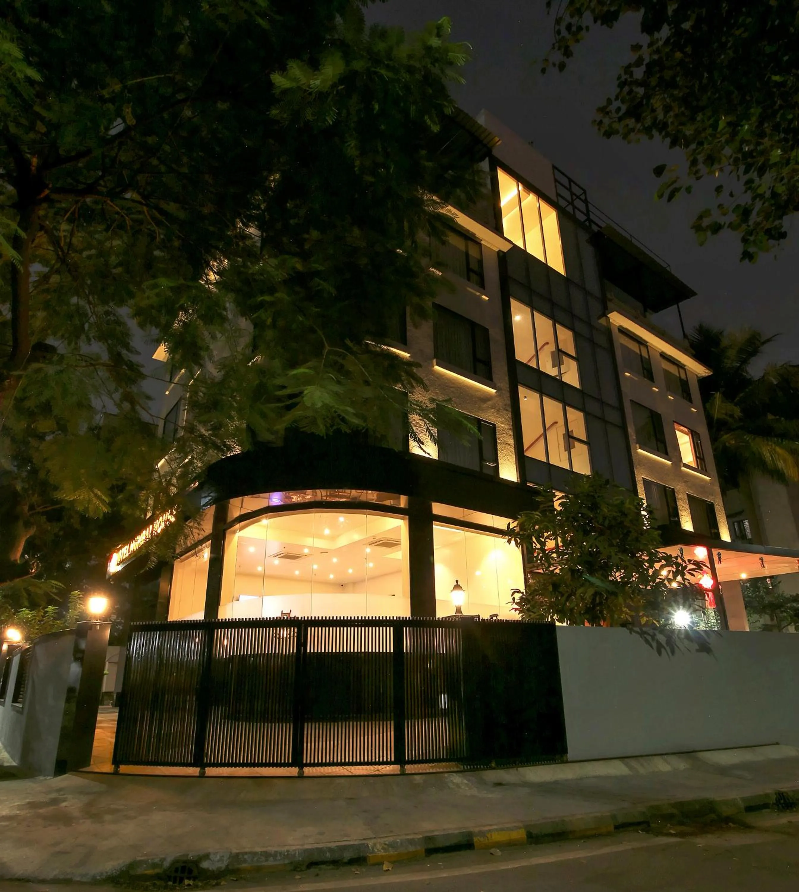 Facade/entrance in Hotel Mumbai House Ghansoli, Navi Mumbai