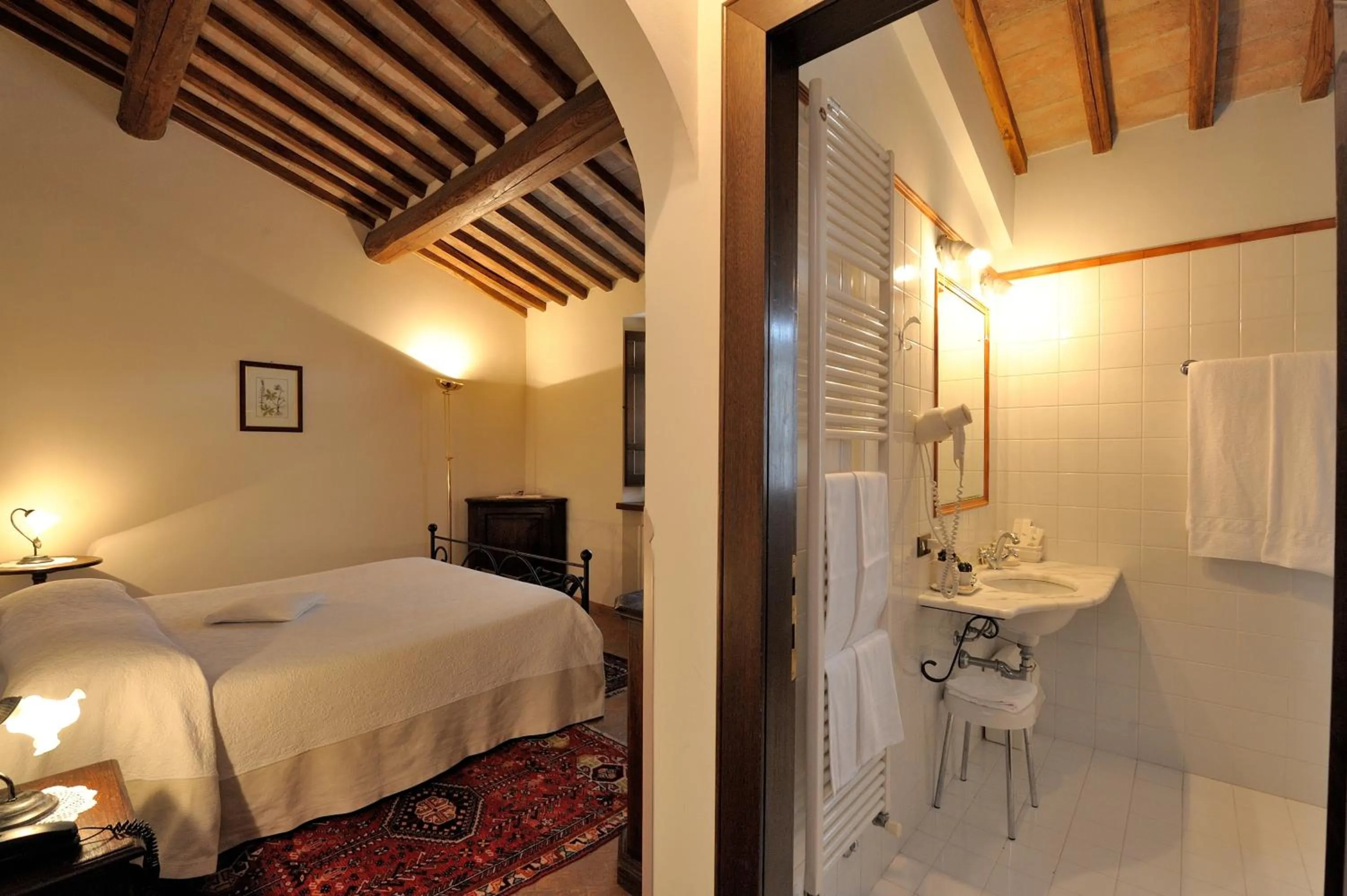 Photo of the whole room, Bed in Ripa Relais Colle Del Sole