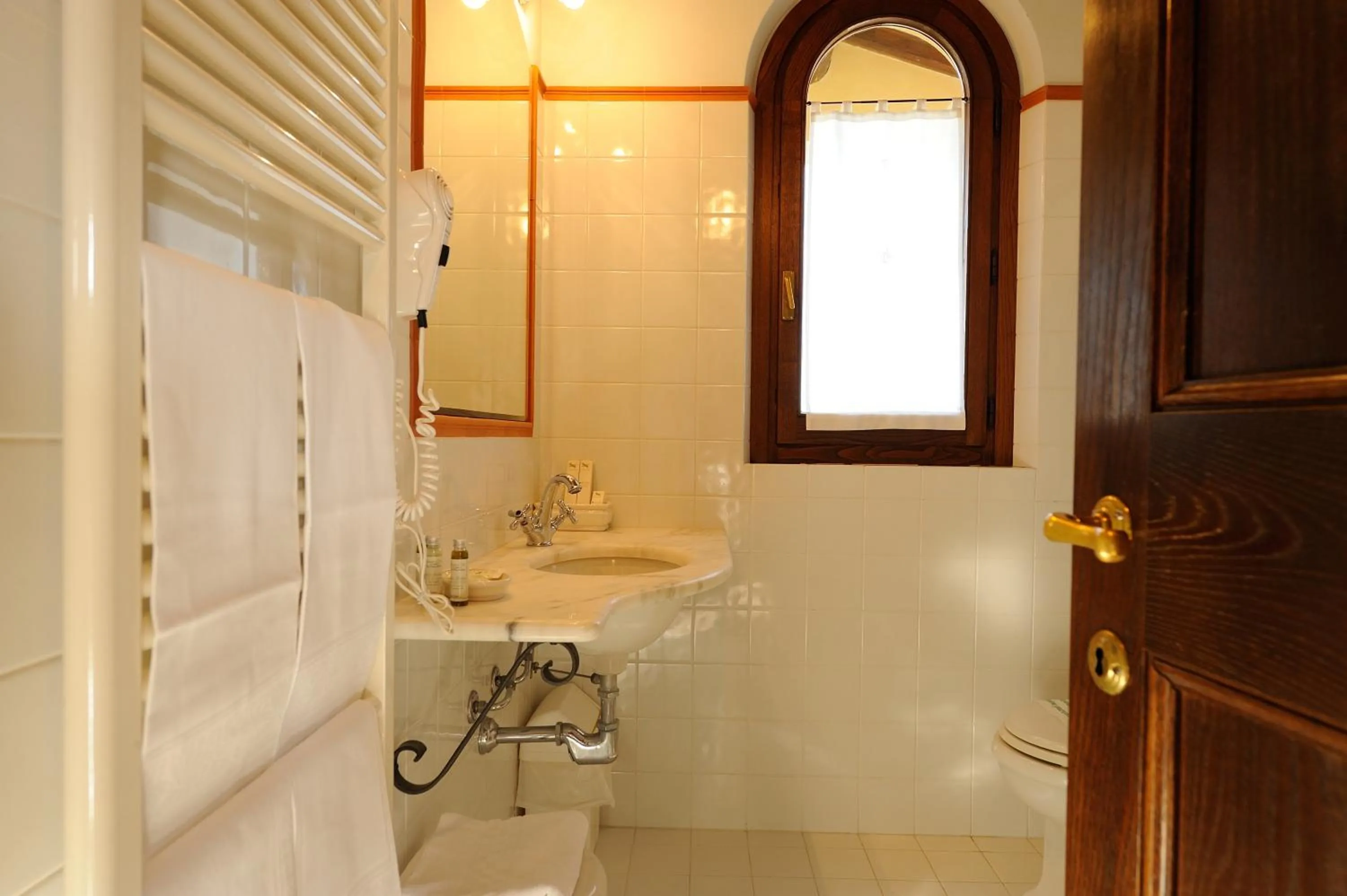 Toilet in Ripa Relais Colle Del Sole