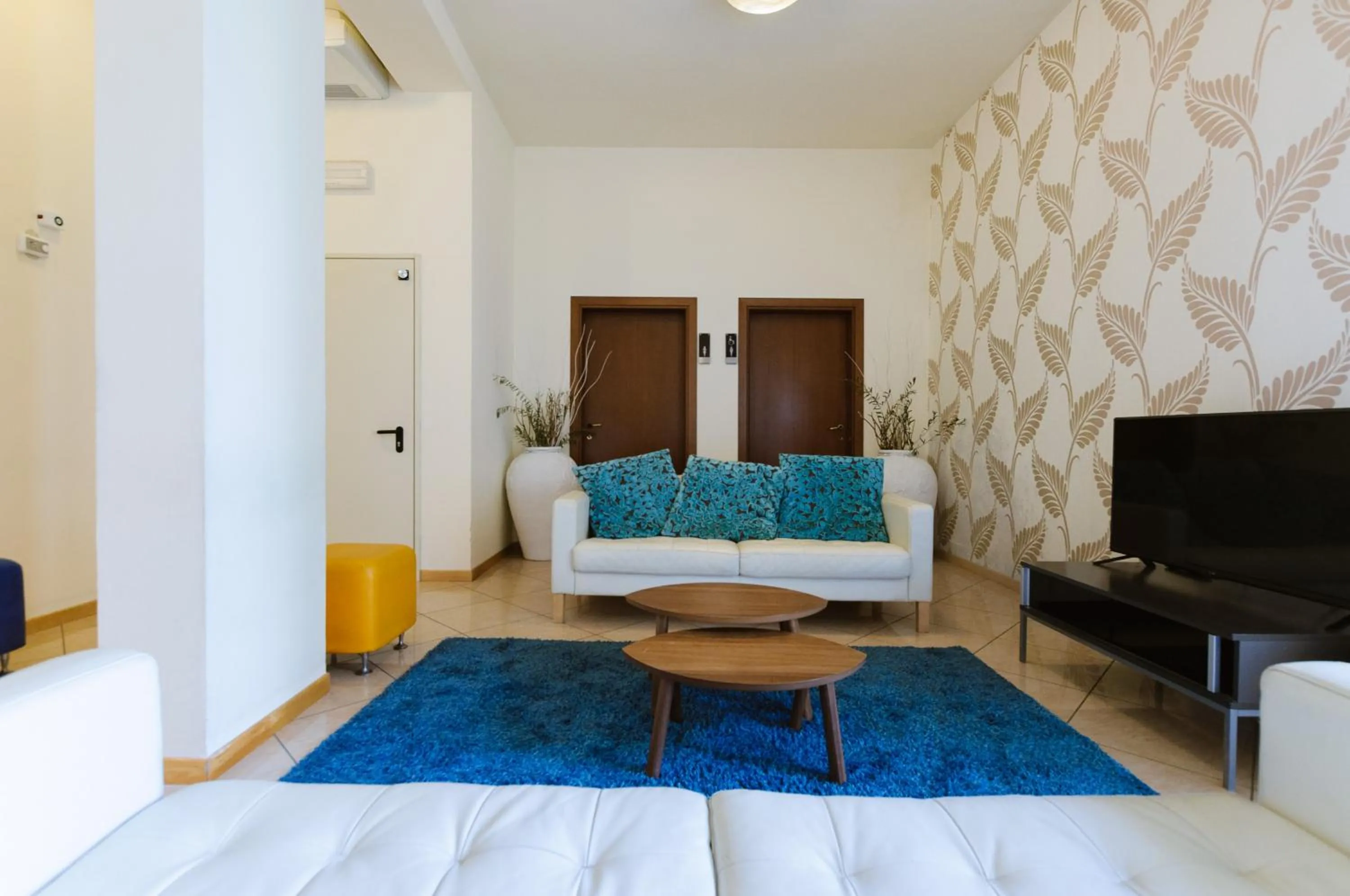 Communal lounge/ TV room in Park Hotel Serena