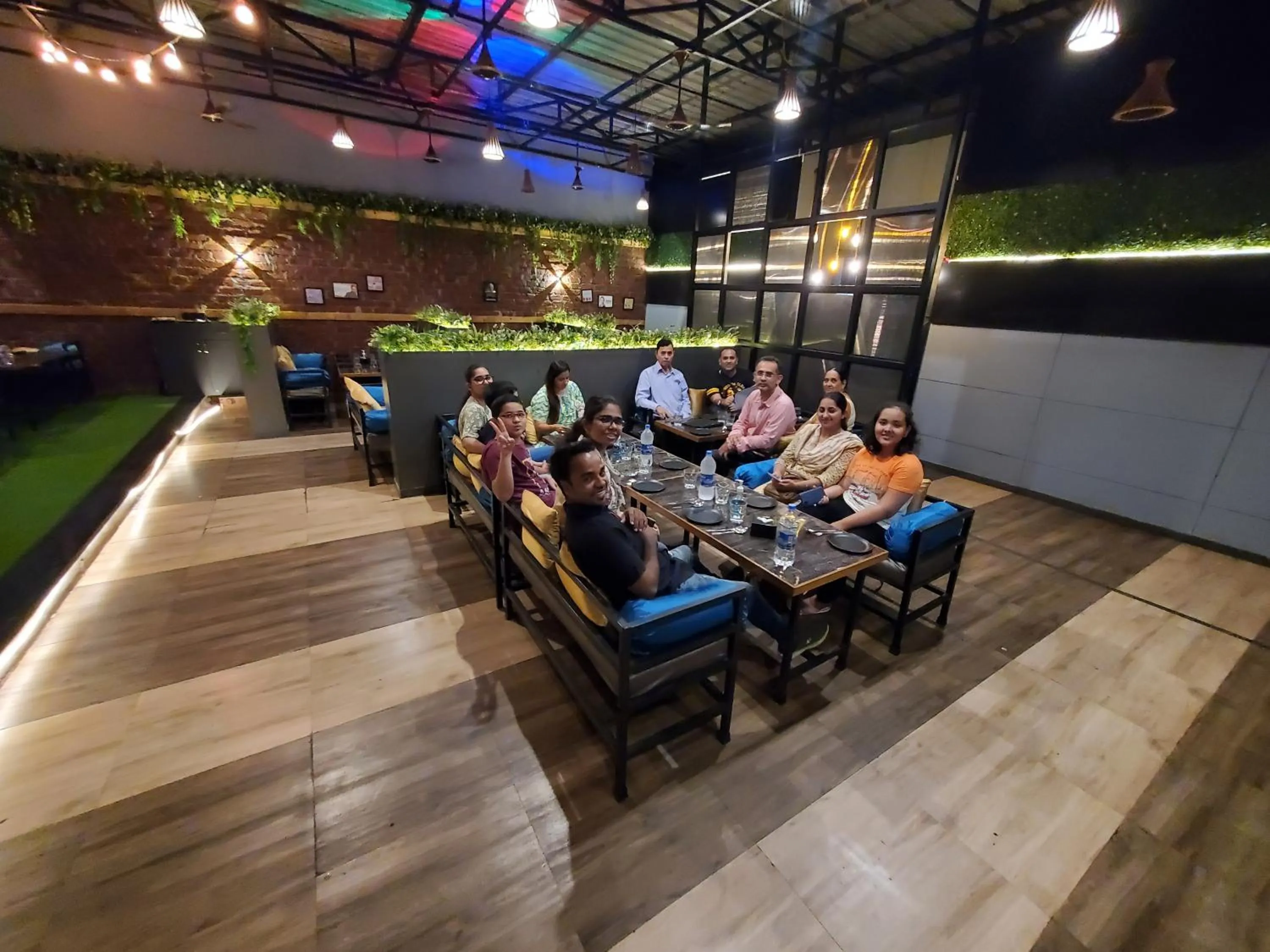 Restaurant/places to eat in Hotel Mari Aai Residency