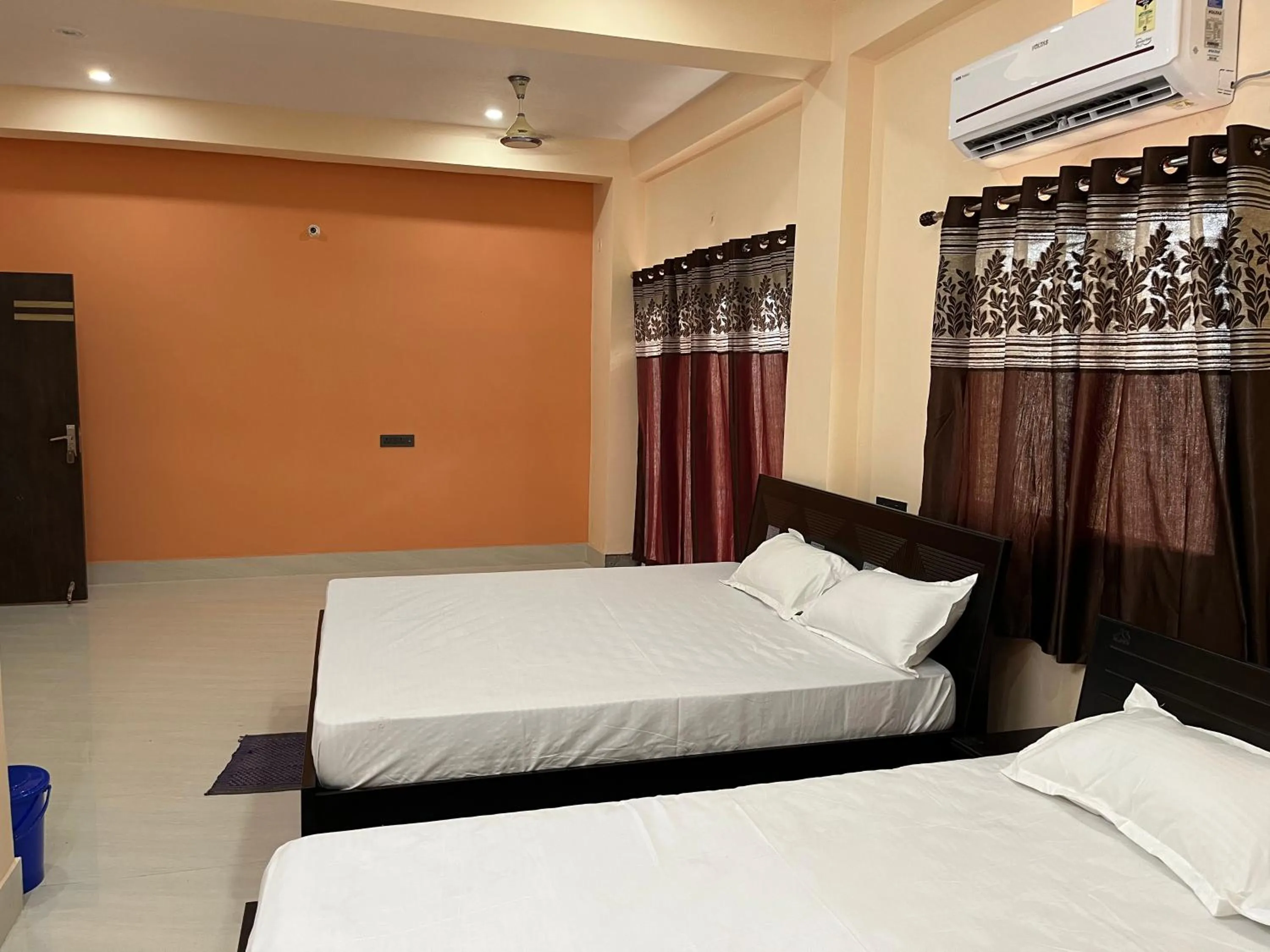 Bed in Hotel Krishna Paradise